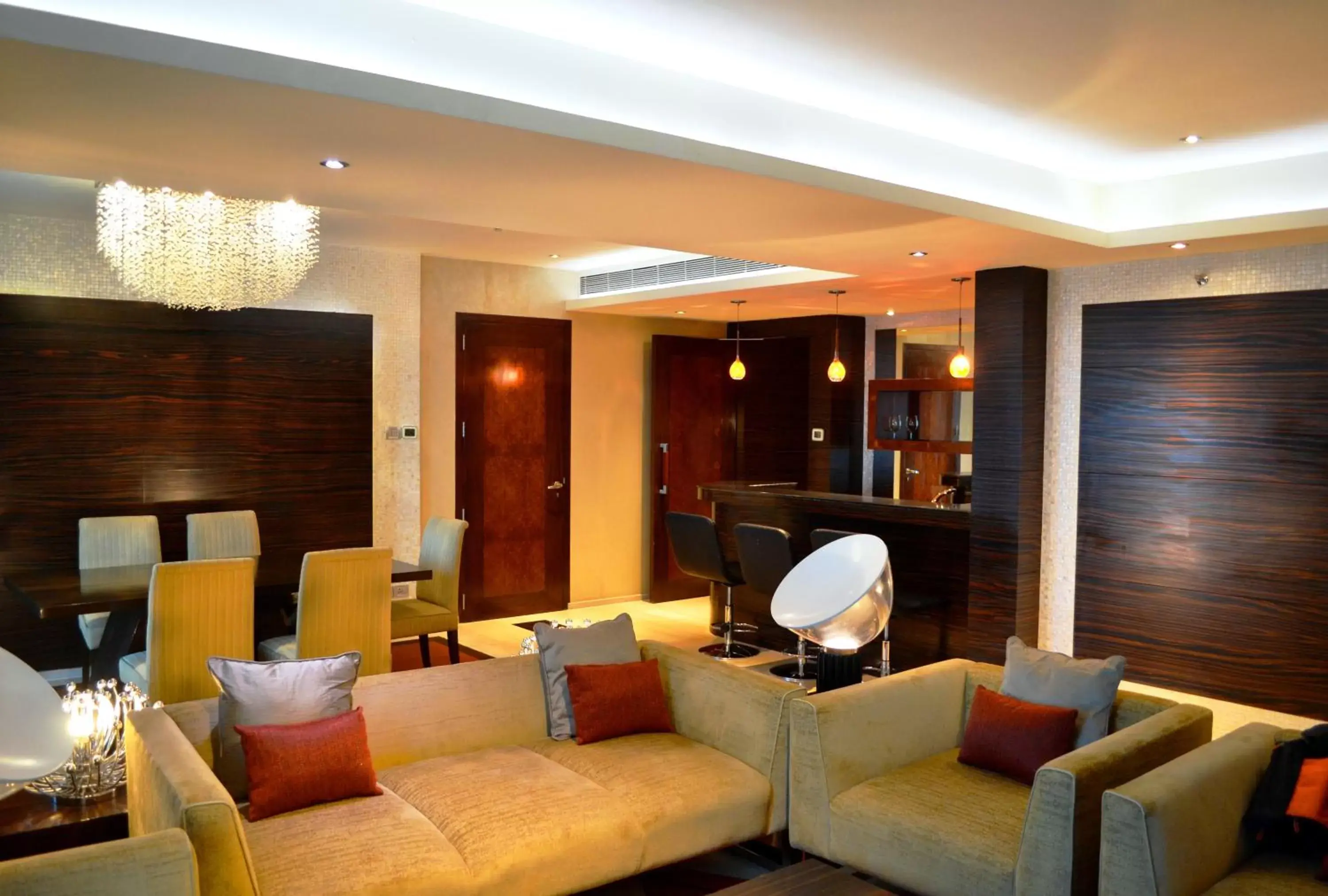 Seating area, Lounge/Bar in Vivanta Hyderabad, Begumpet