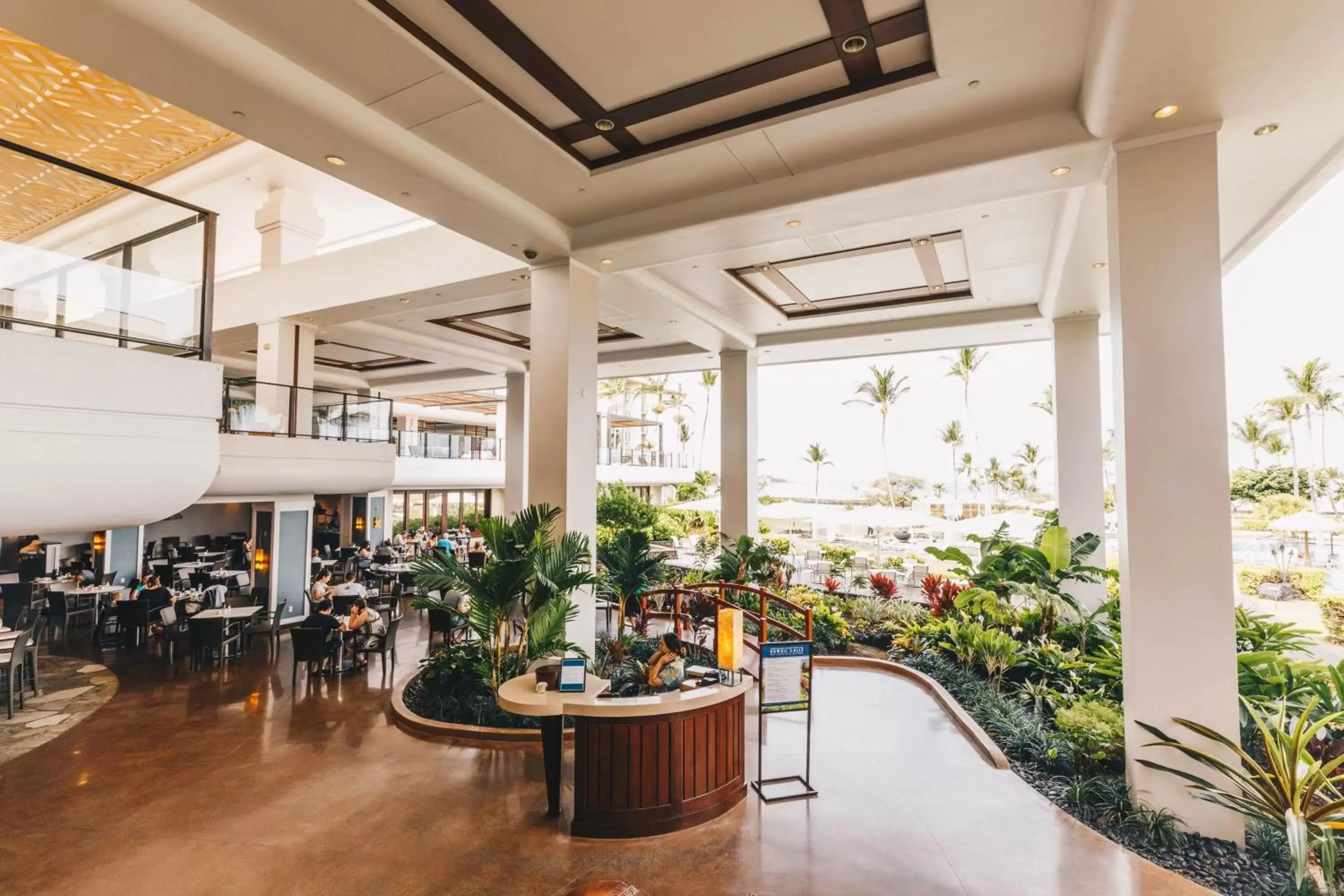 Lounge or bar in Waikoloa Beach Marriott Resort & Spa
