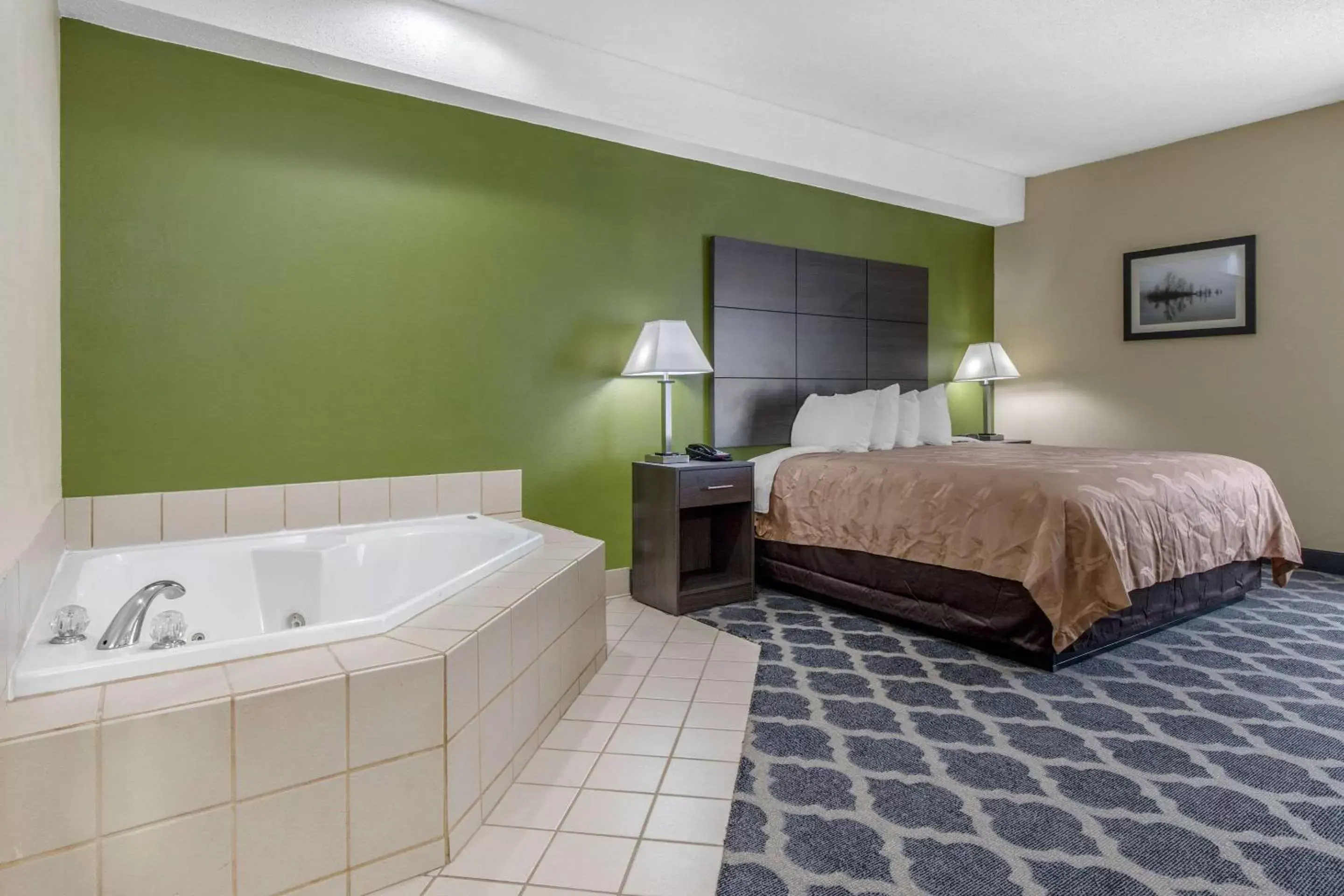 Photo of the whole room, Bed in Quality Inn Photo of the whole room, Bed in Quality Inn