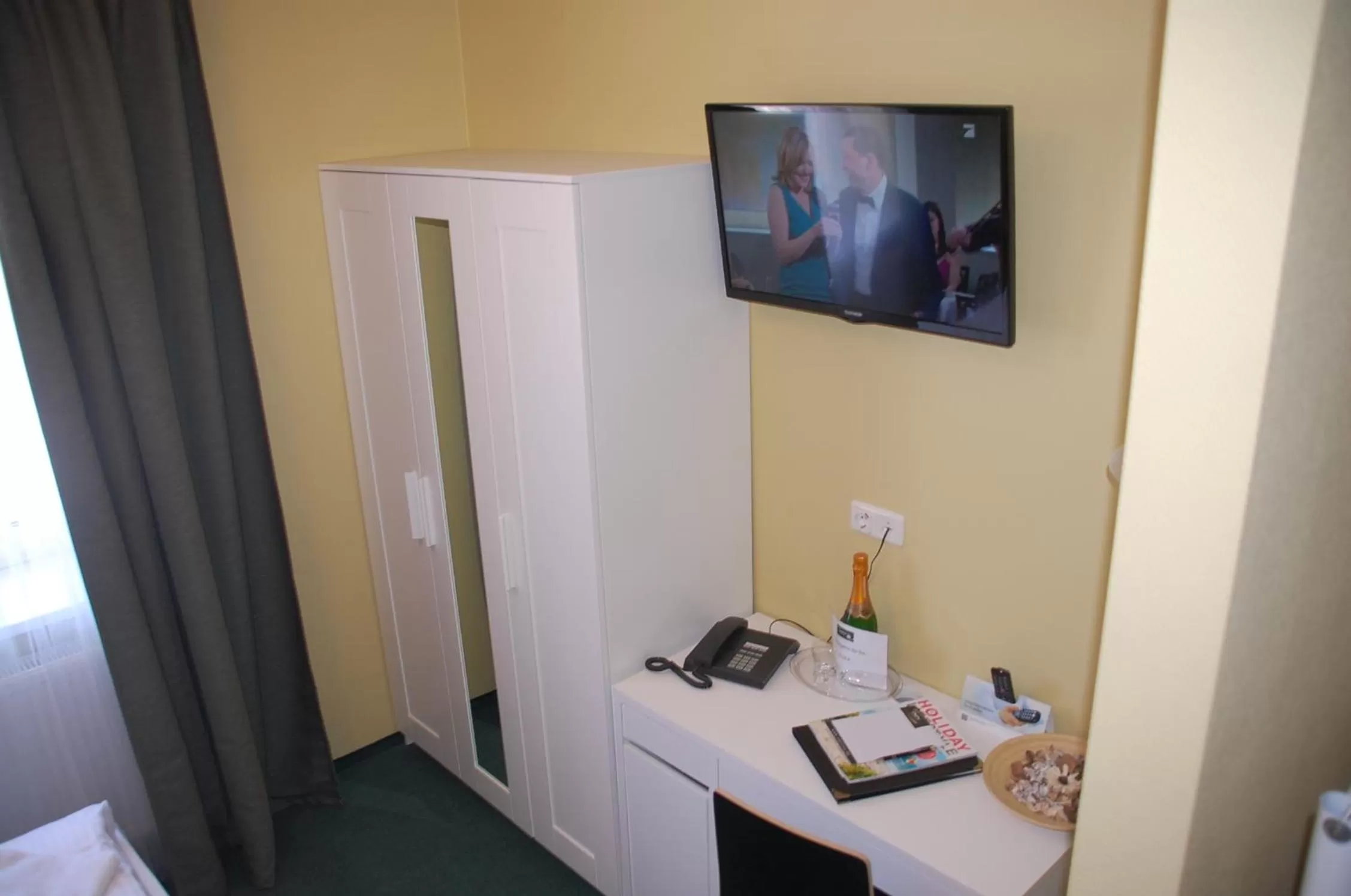 Photo of the whole room in CASILINO Hotel A 20 Wismar