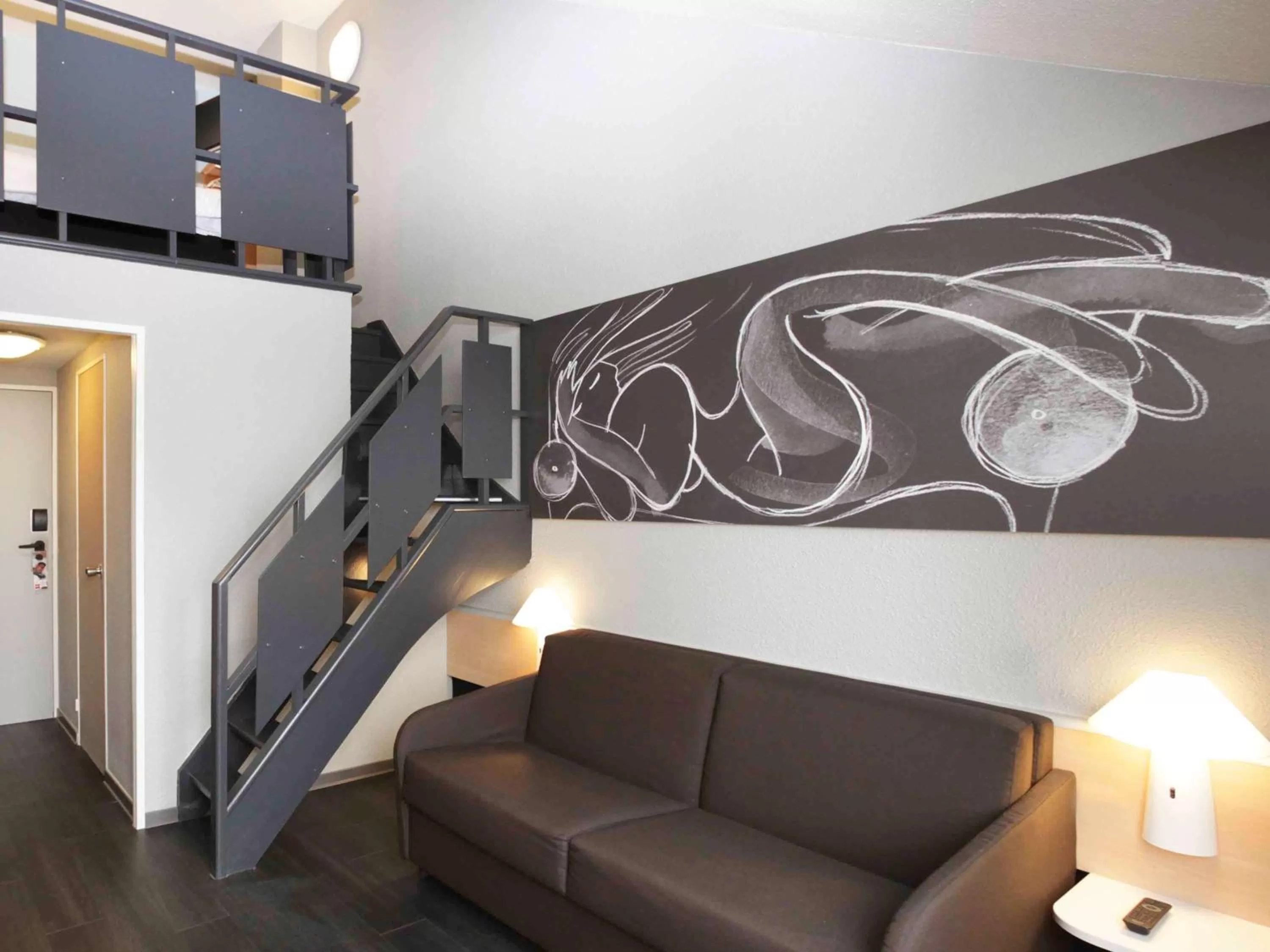 Photo of the whole room in ibis Granville Port De Plaisance