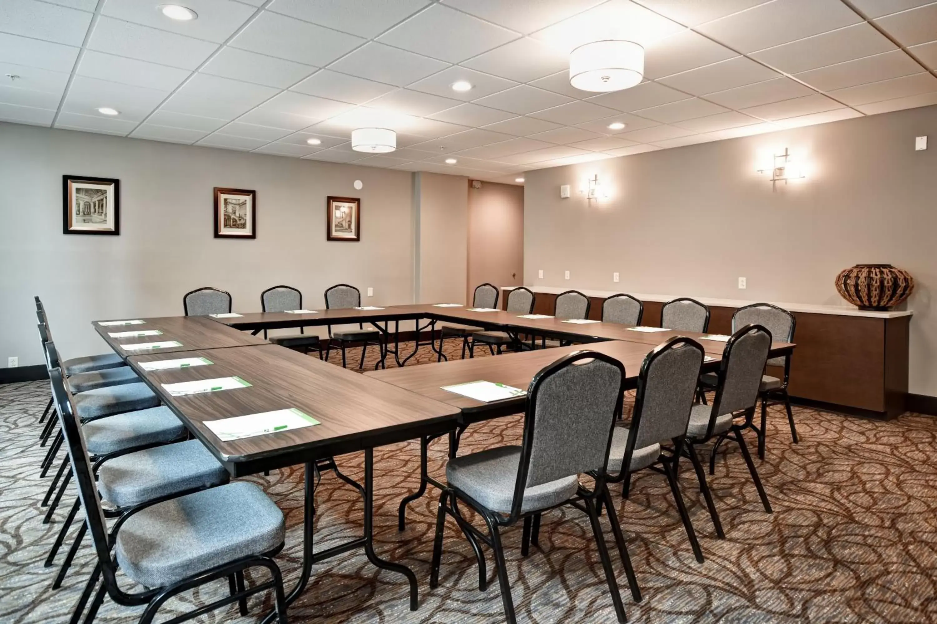 Meeting/conference room in Holiday Inn Lancaster, an IHG Hotel