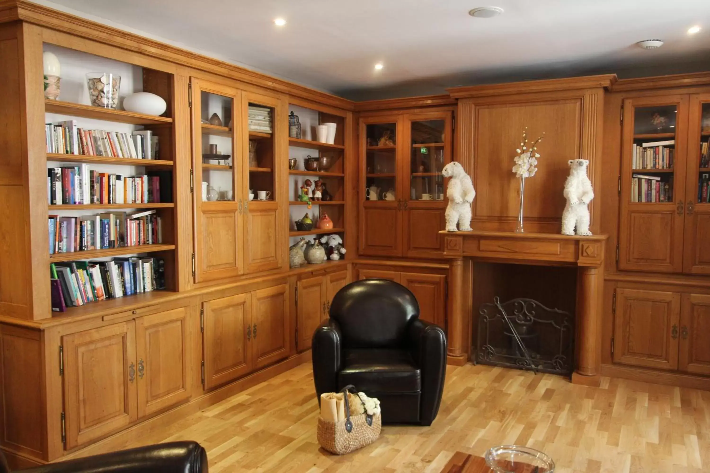 Library in Hôtel de l'Horloge