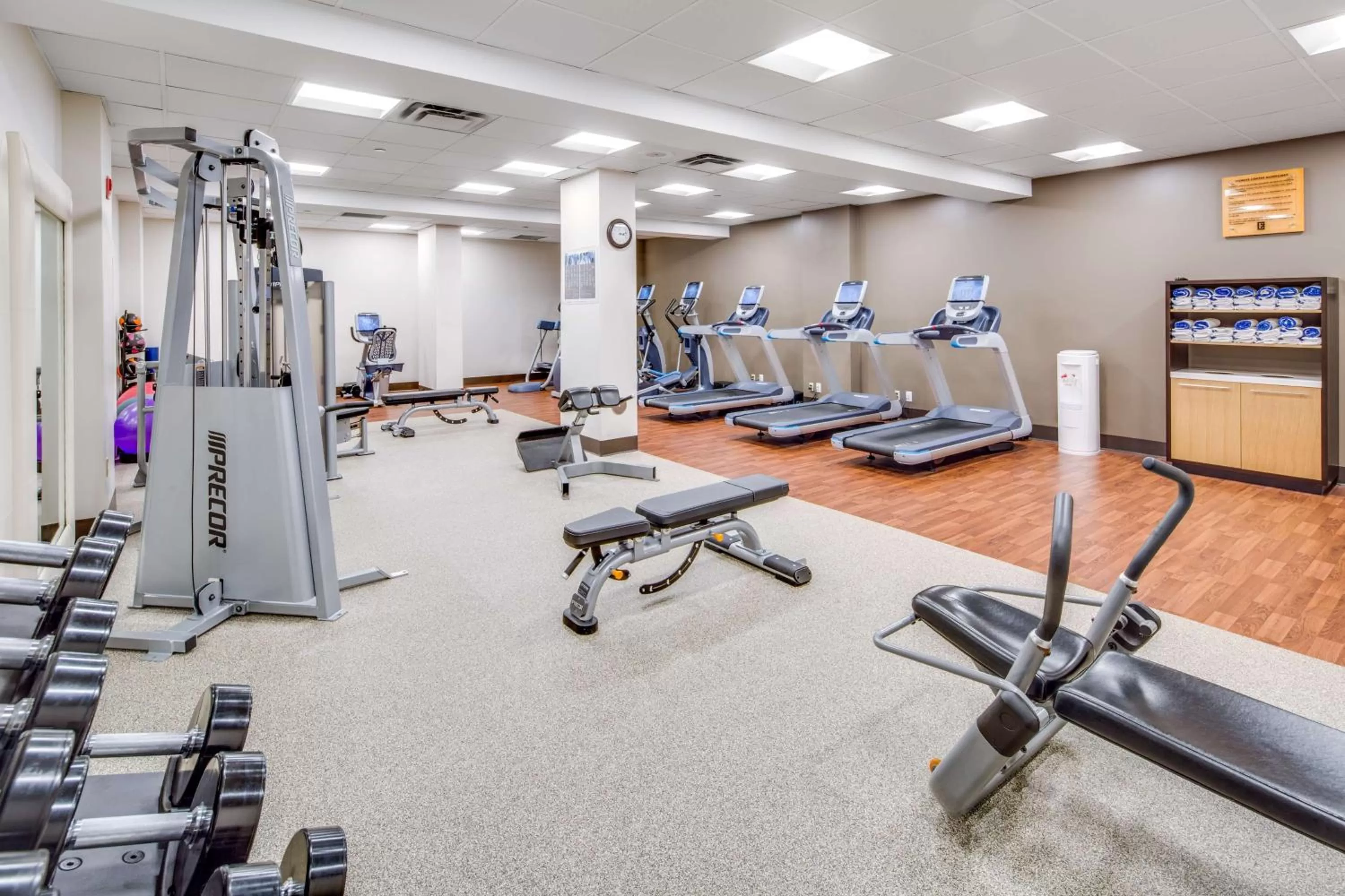 Fitness centre/facilities in Embassy Suites Parsippany