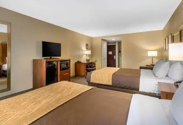 Bed in Comfort Inn & Suites Peachtree Corners