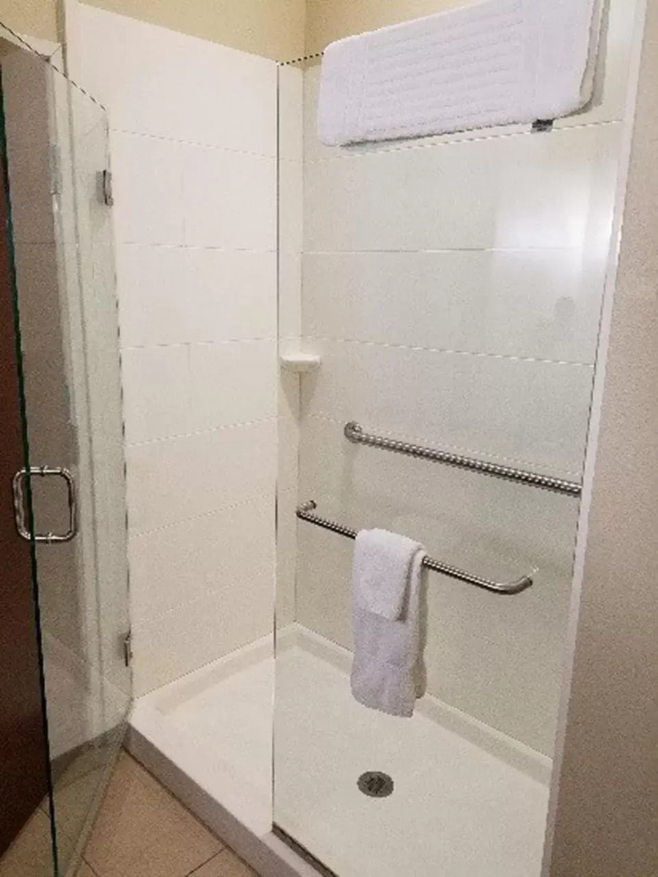 Shower, Bathroom in Comfort Inn & Suites West - Medical Center