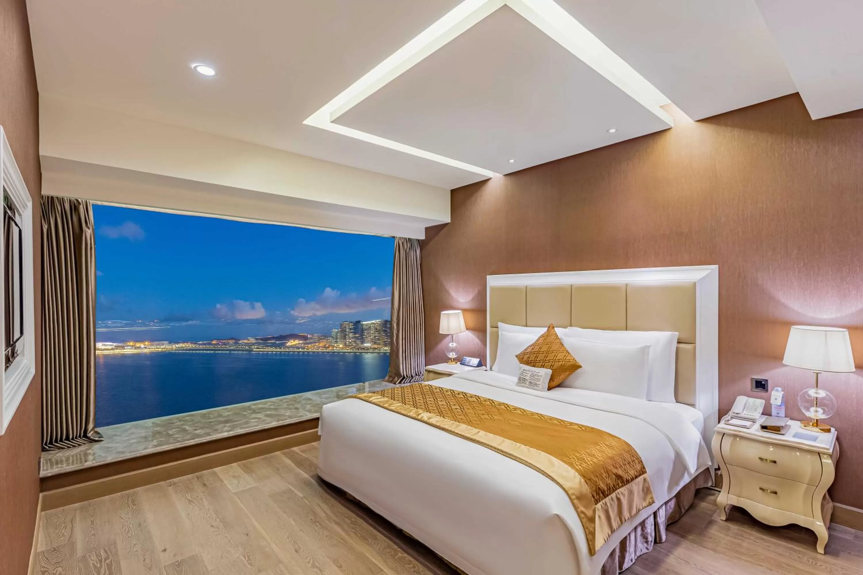 Bed in Grand Bay Hotel Zhuhai