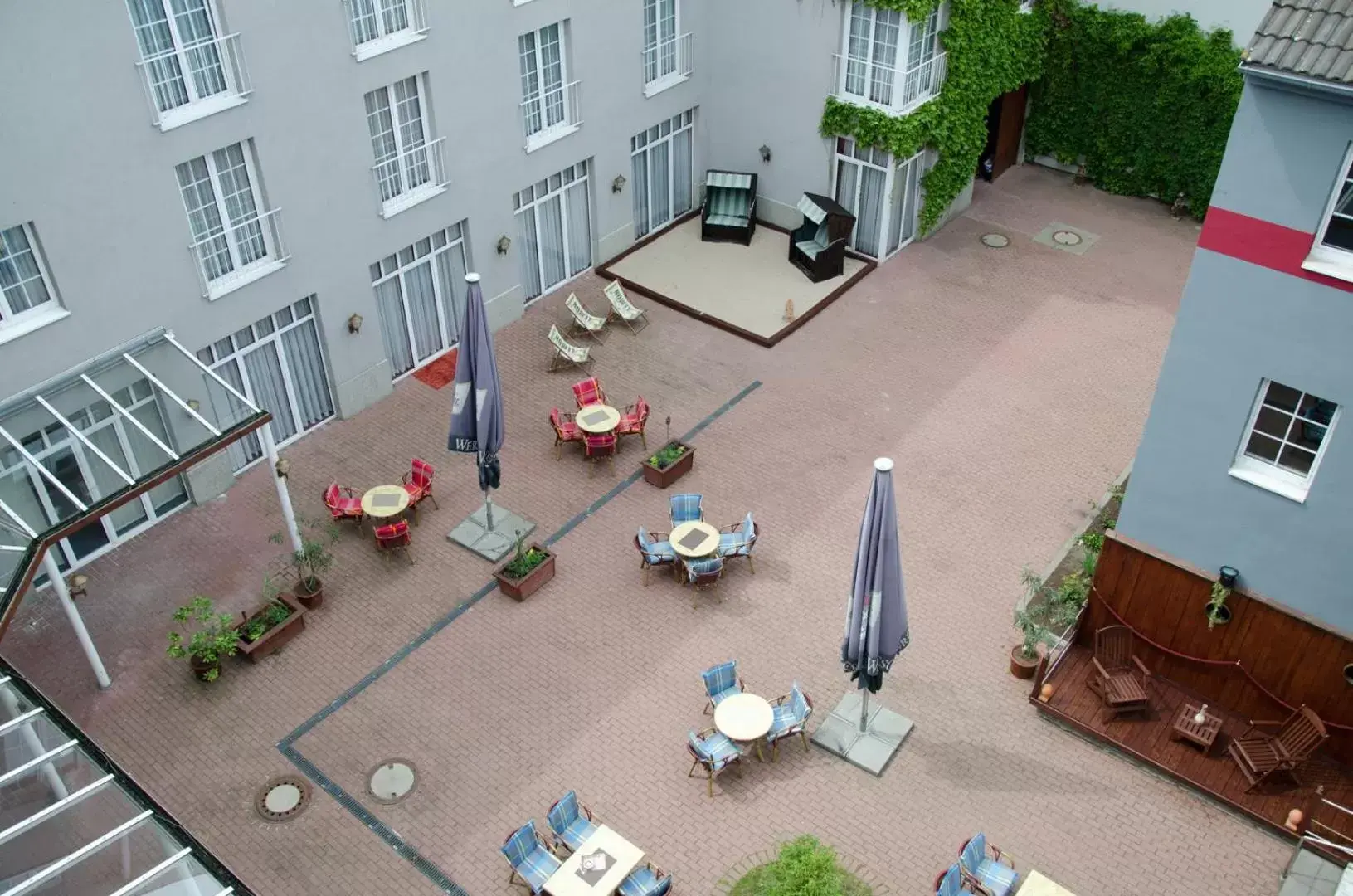 Balcony/Terrace, Restaurant/Places to Eat in Mercure Hotel Plaza Magdeburg