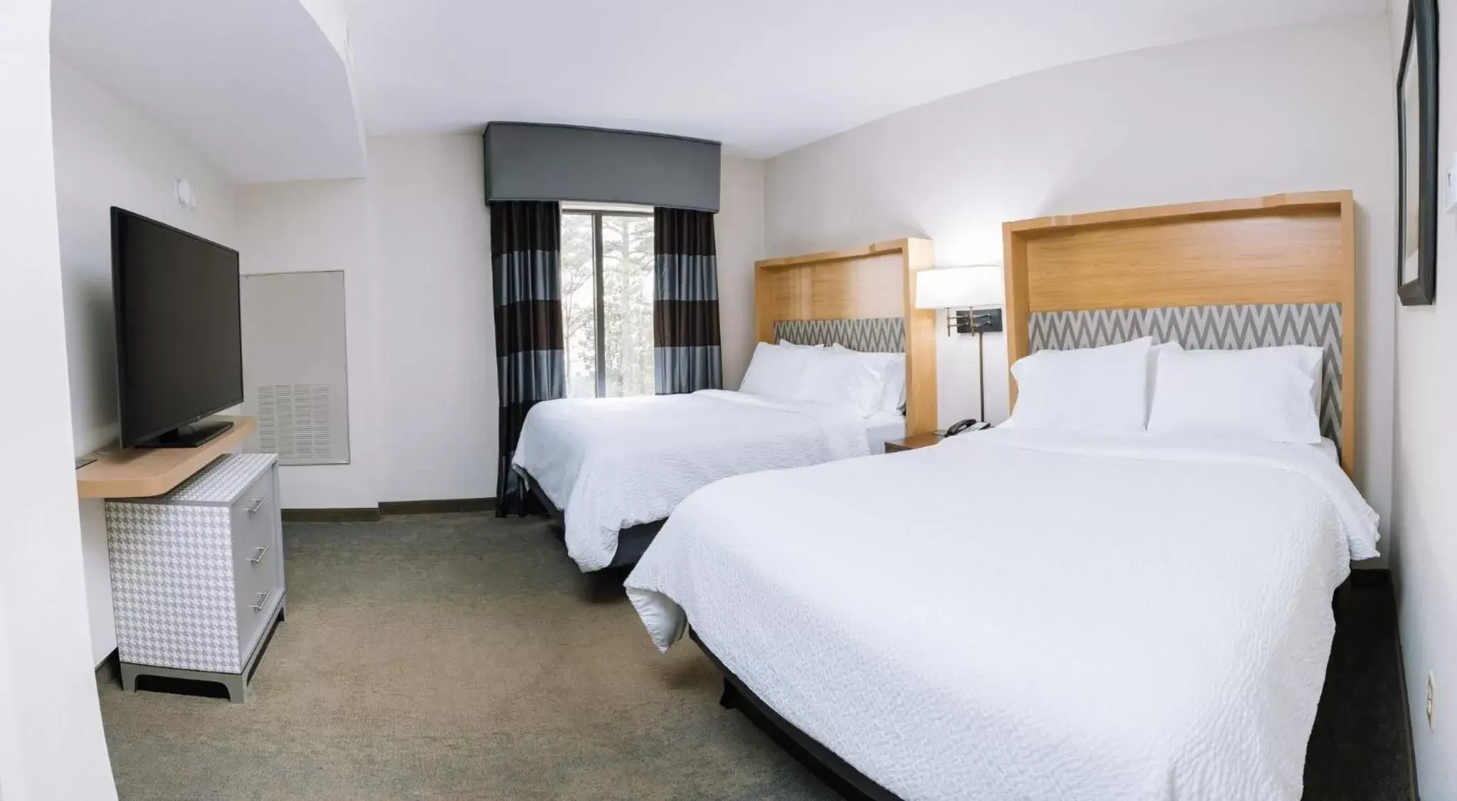 Photo of the whole room, Bed in Holiday Inn Hotel & Suites Stockbridge-Atlanta I-75, an IHG Hotel
