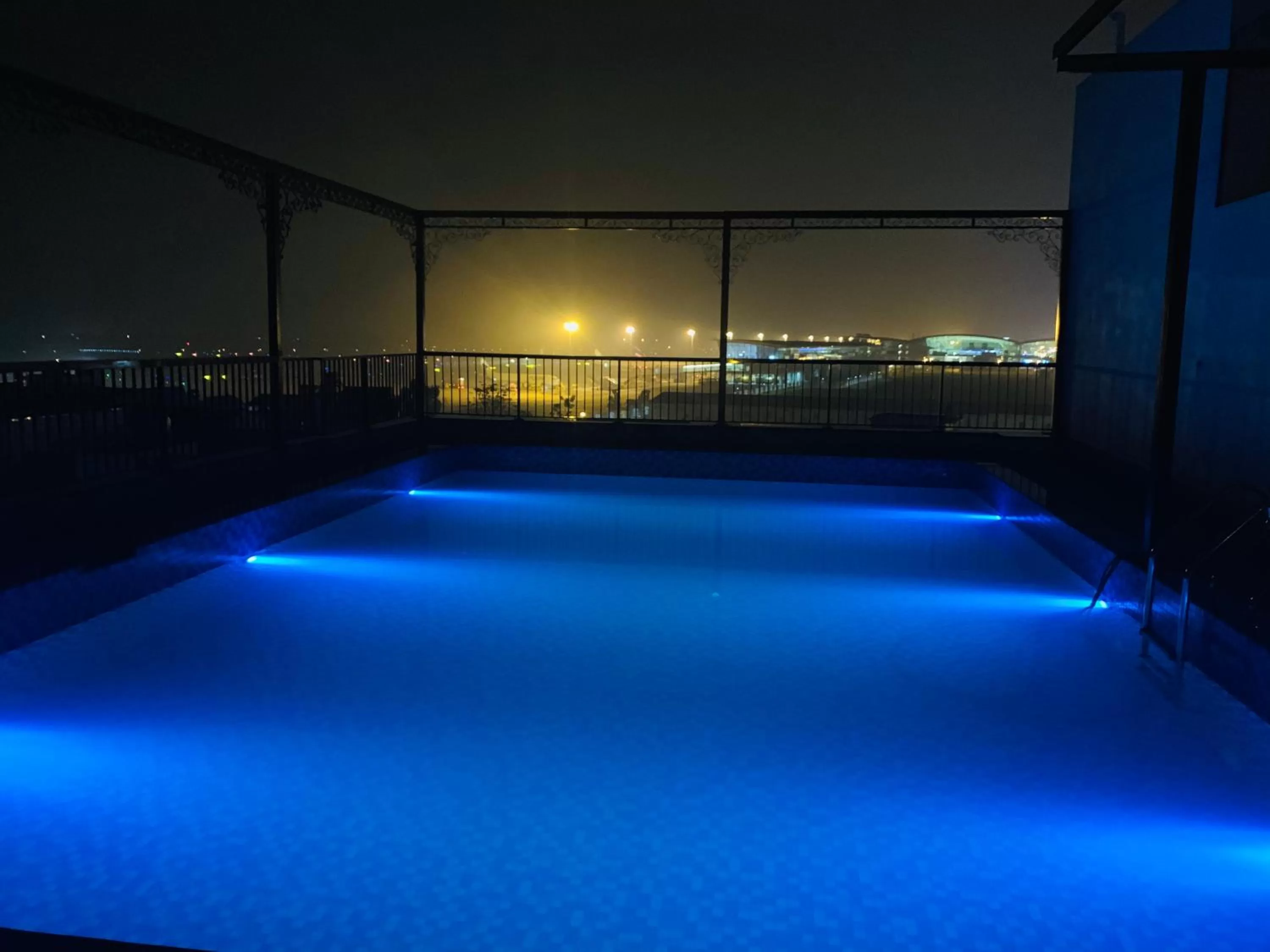 Property building, Swimming Pool in Paragon Noi bai Hotel & Pool