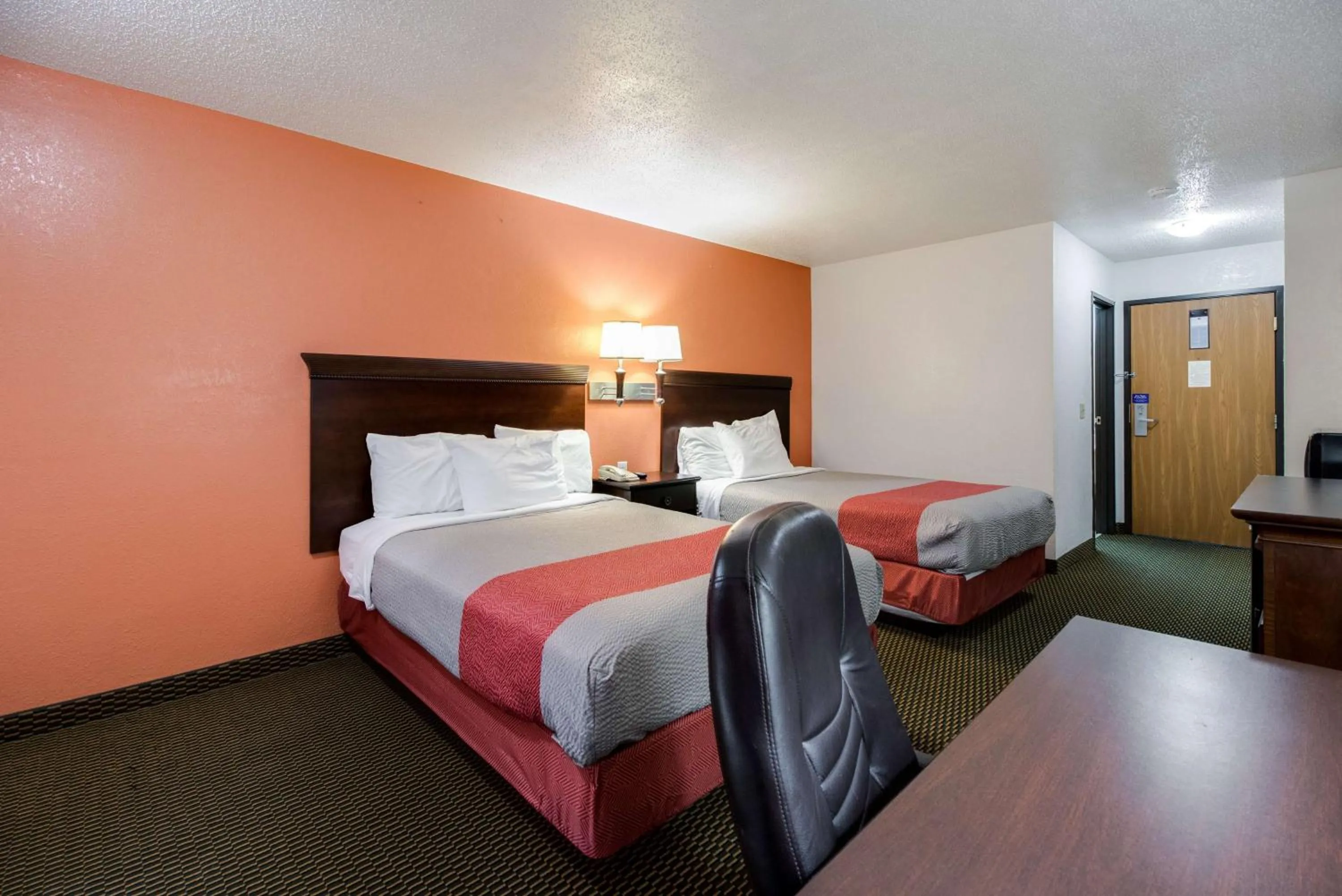 Photo of the whole room, Bed in Motel 6-Marion, IL