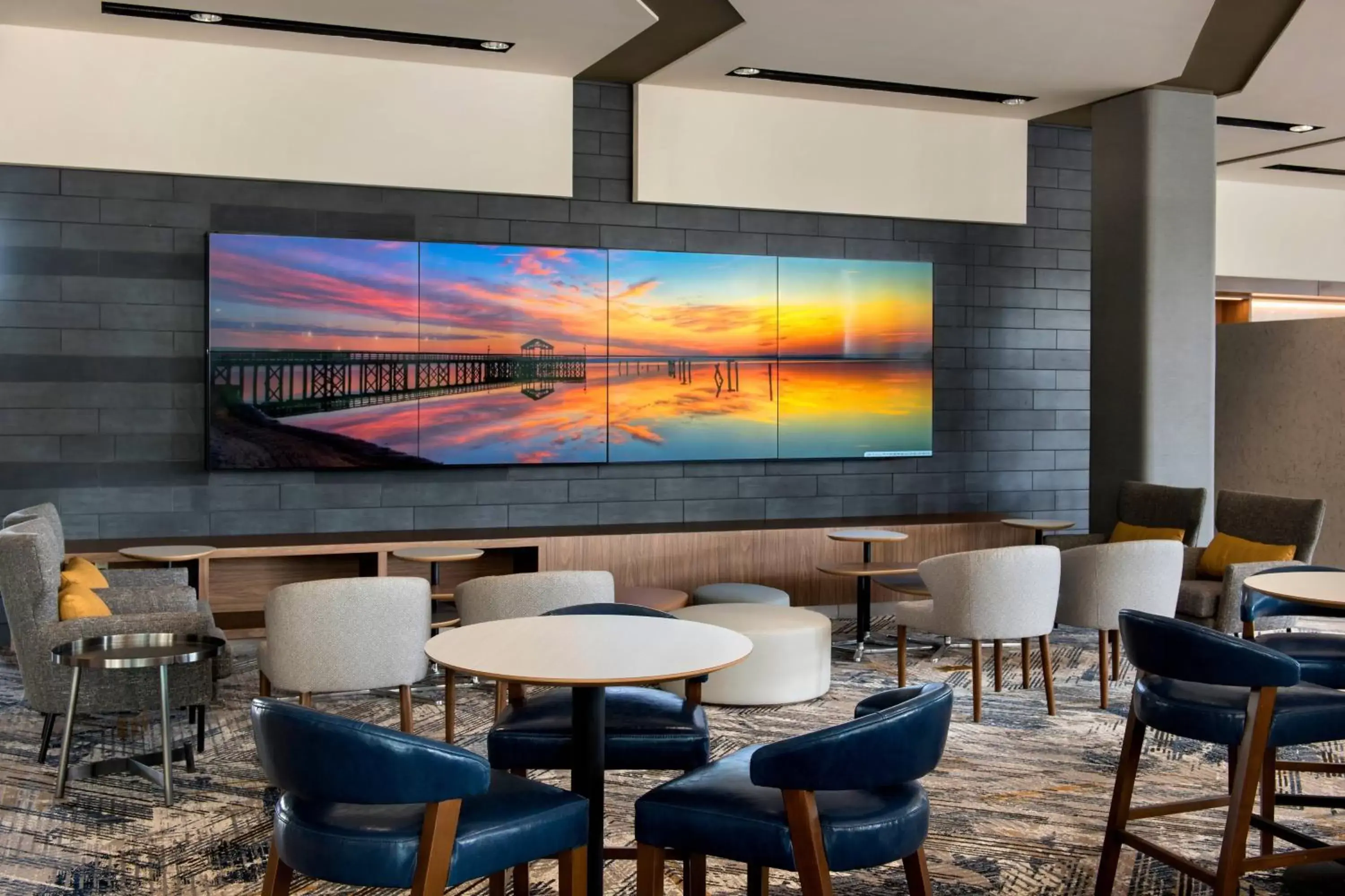 Lobby or reception, Lounge/Bar in Courtyard by Marriott Philadelphia South at The Navy Yard