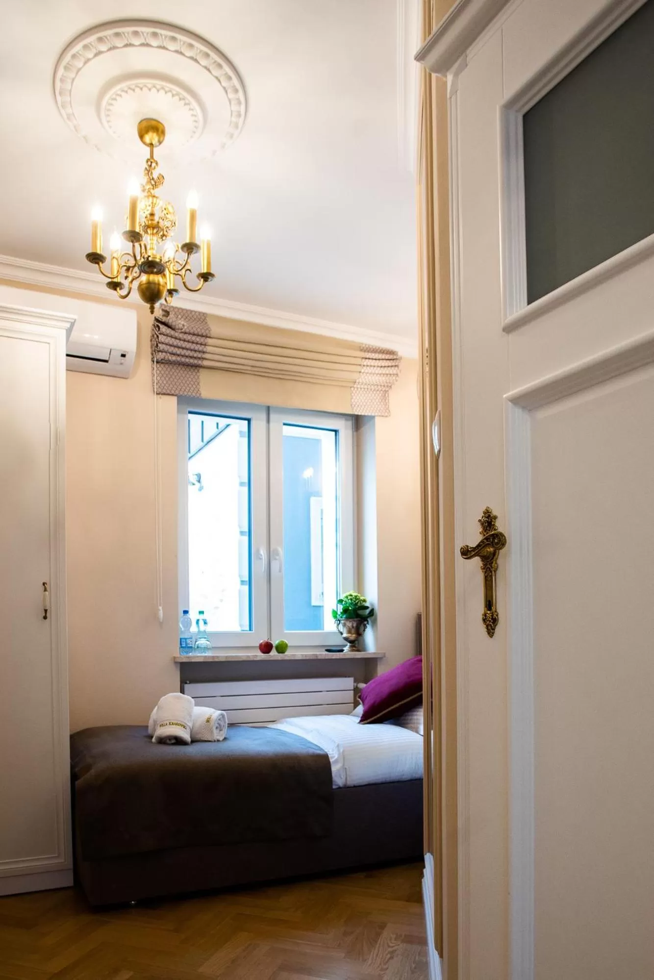 Photo of the whole room, Bed in Willa Krakowska