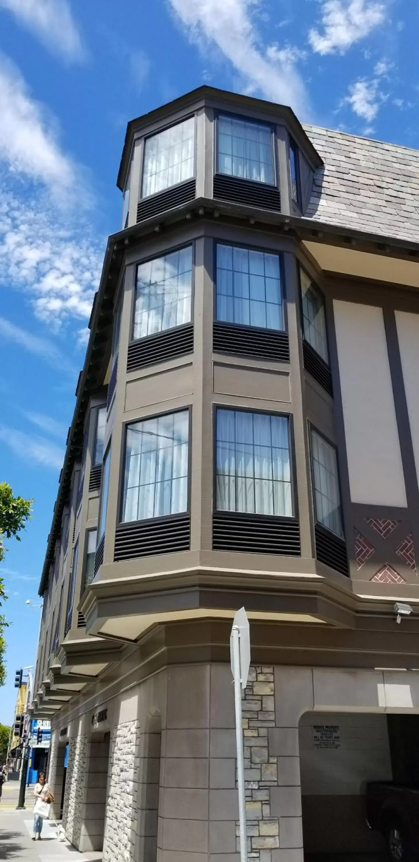 Property building in Chelsea Inn Property building in Chelsea Inn