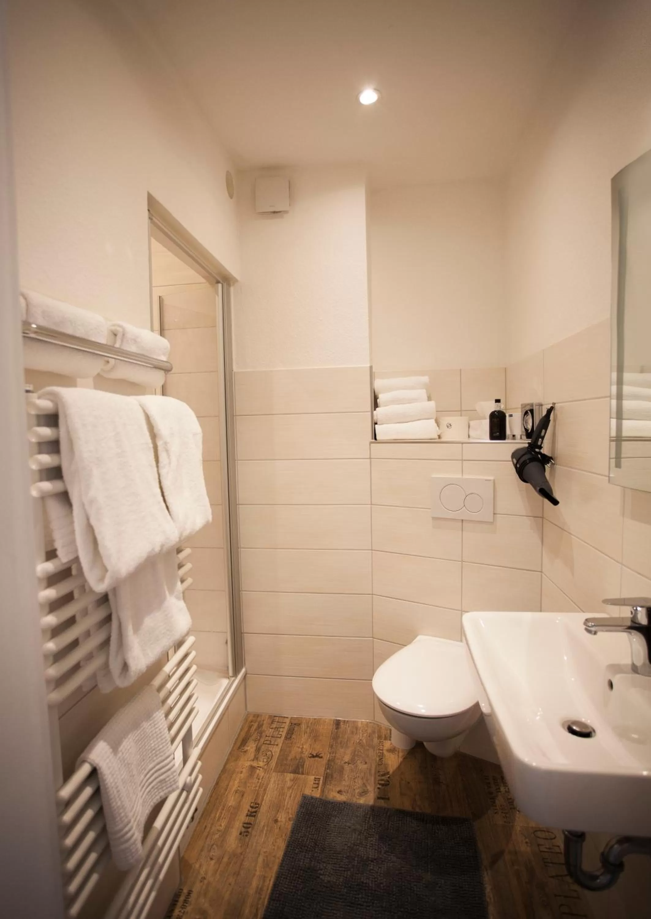 Shower in ONNO Boutique Hotel & Apartments