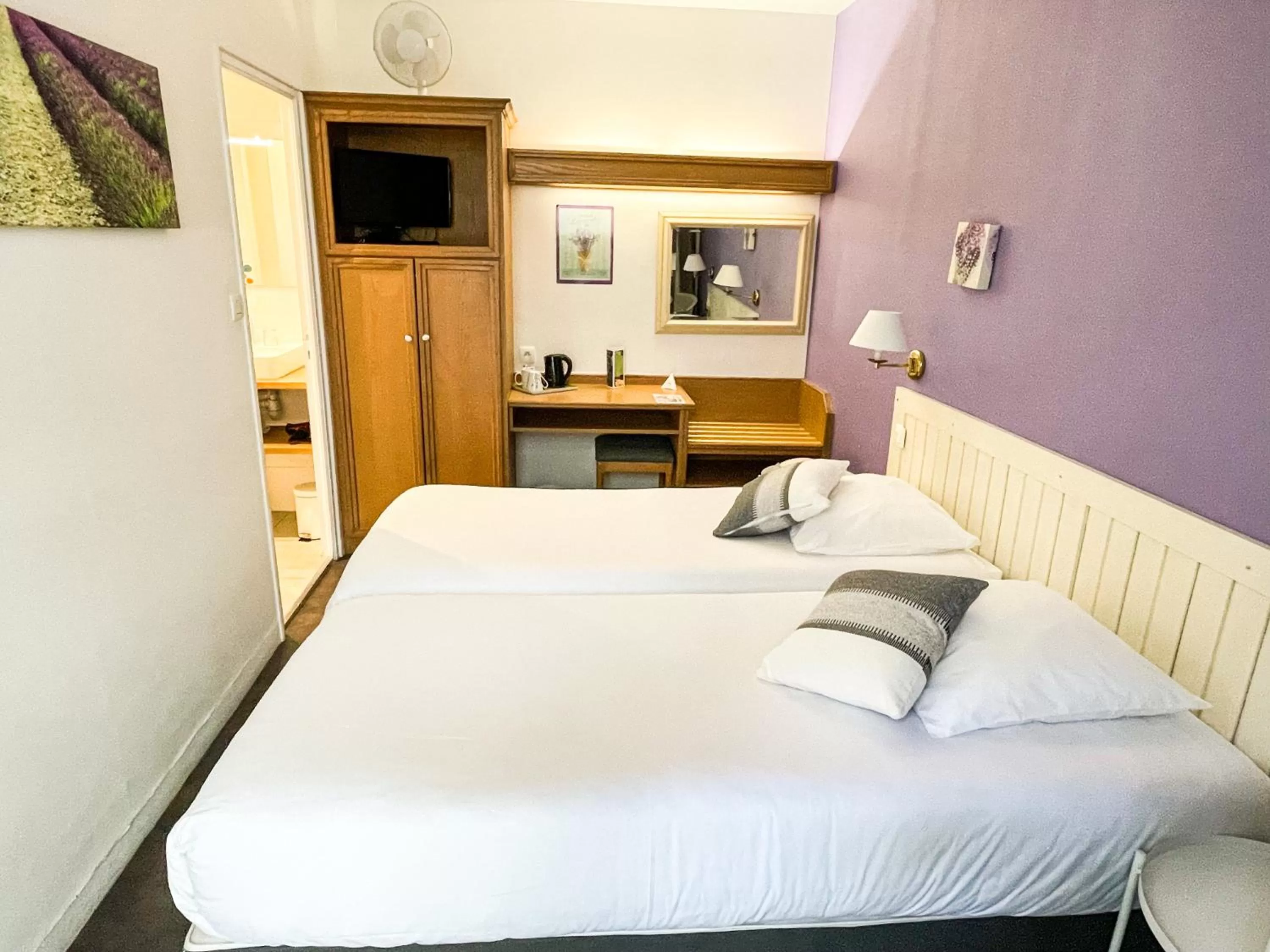 Bedroom, Bed in Garden Hotel Rennes Centre Gare