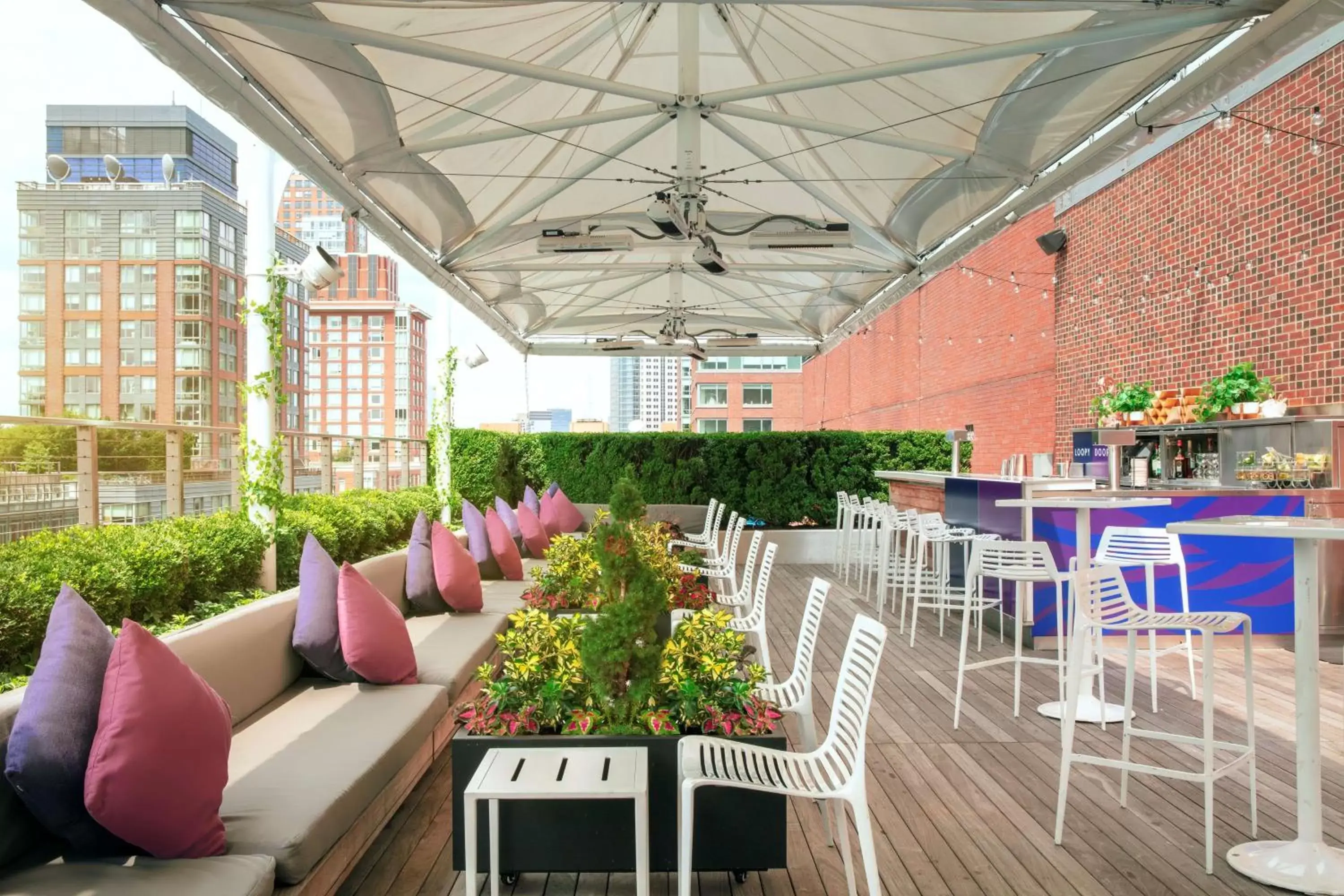 Lounge or bar, Restaurant/Places to Eat in Conrad New York Downtown