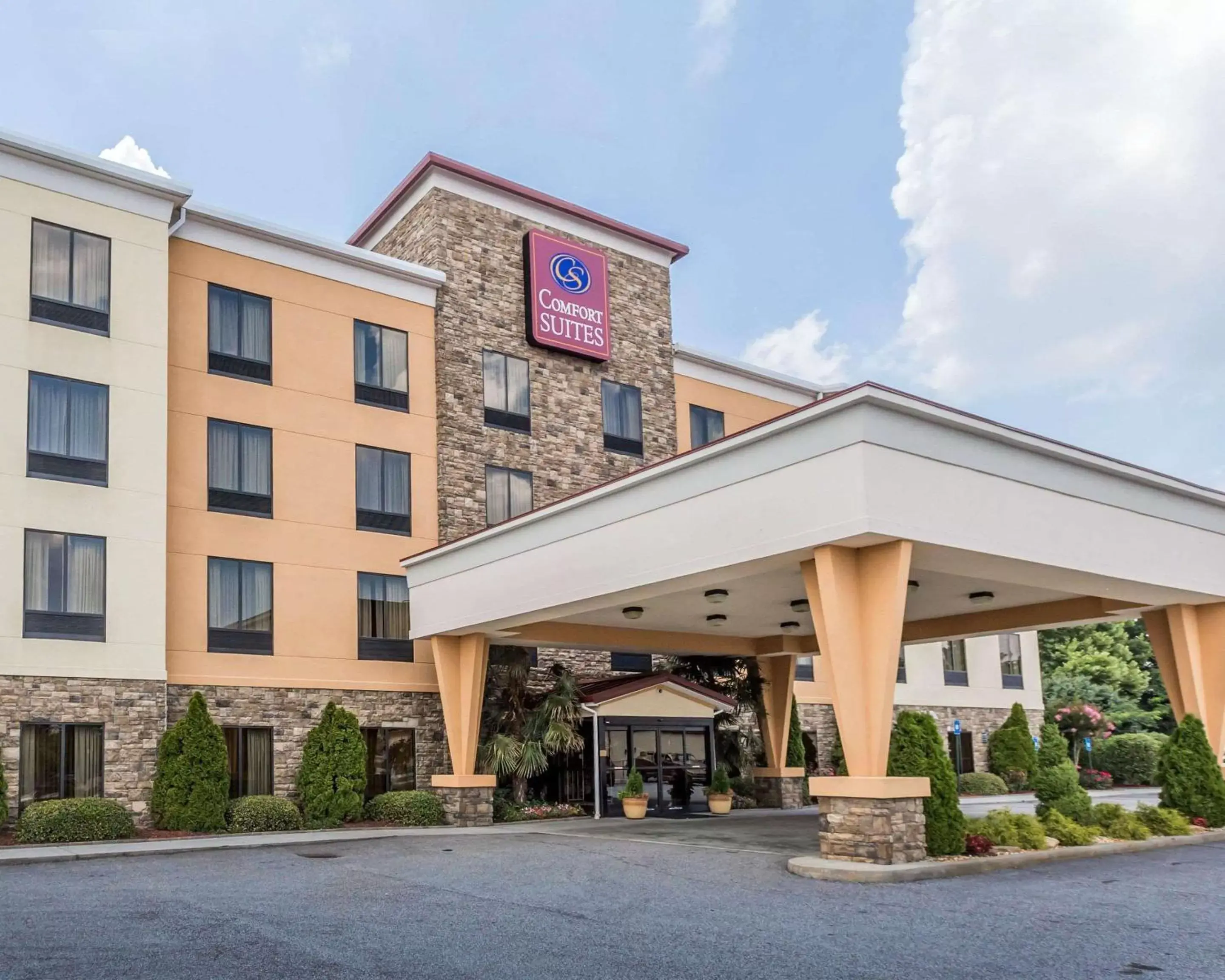 Property Building in Comfort Suites Commerce