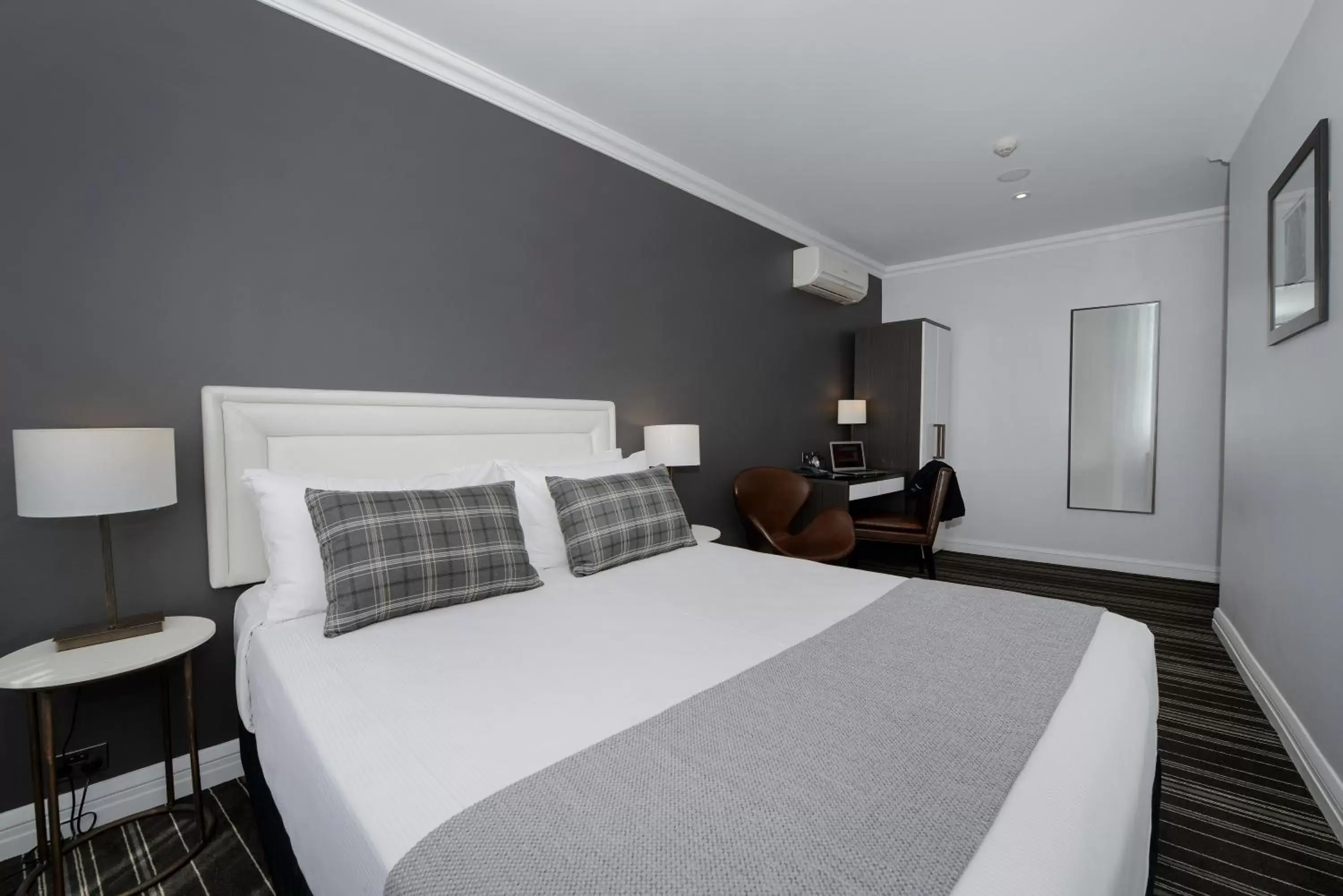 Photo of the whole room, Bed in Perouse Randwick by Sydney Lodges