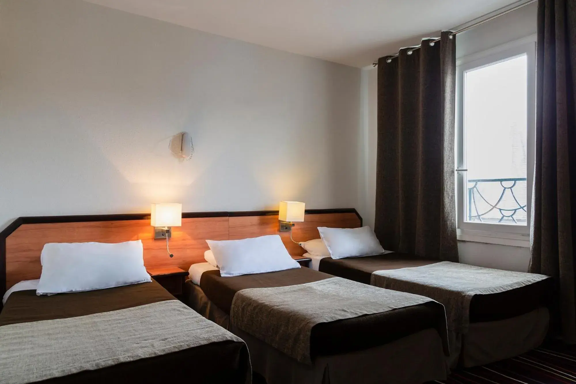 Property building, Bed in Inter Hotel Astoria-Vatican