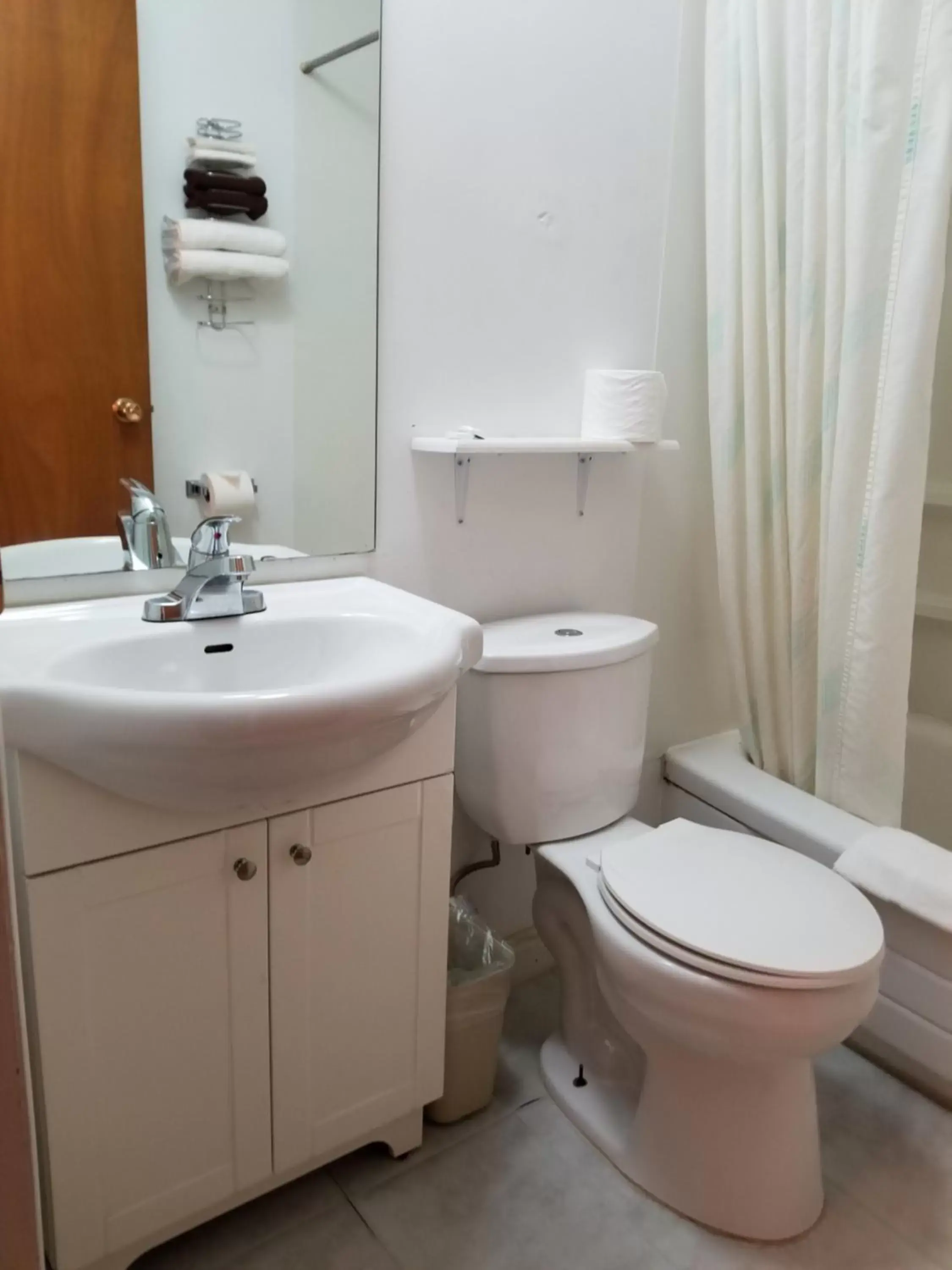 Bathroom in Melsask Motel