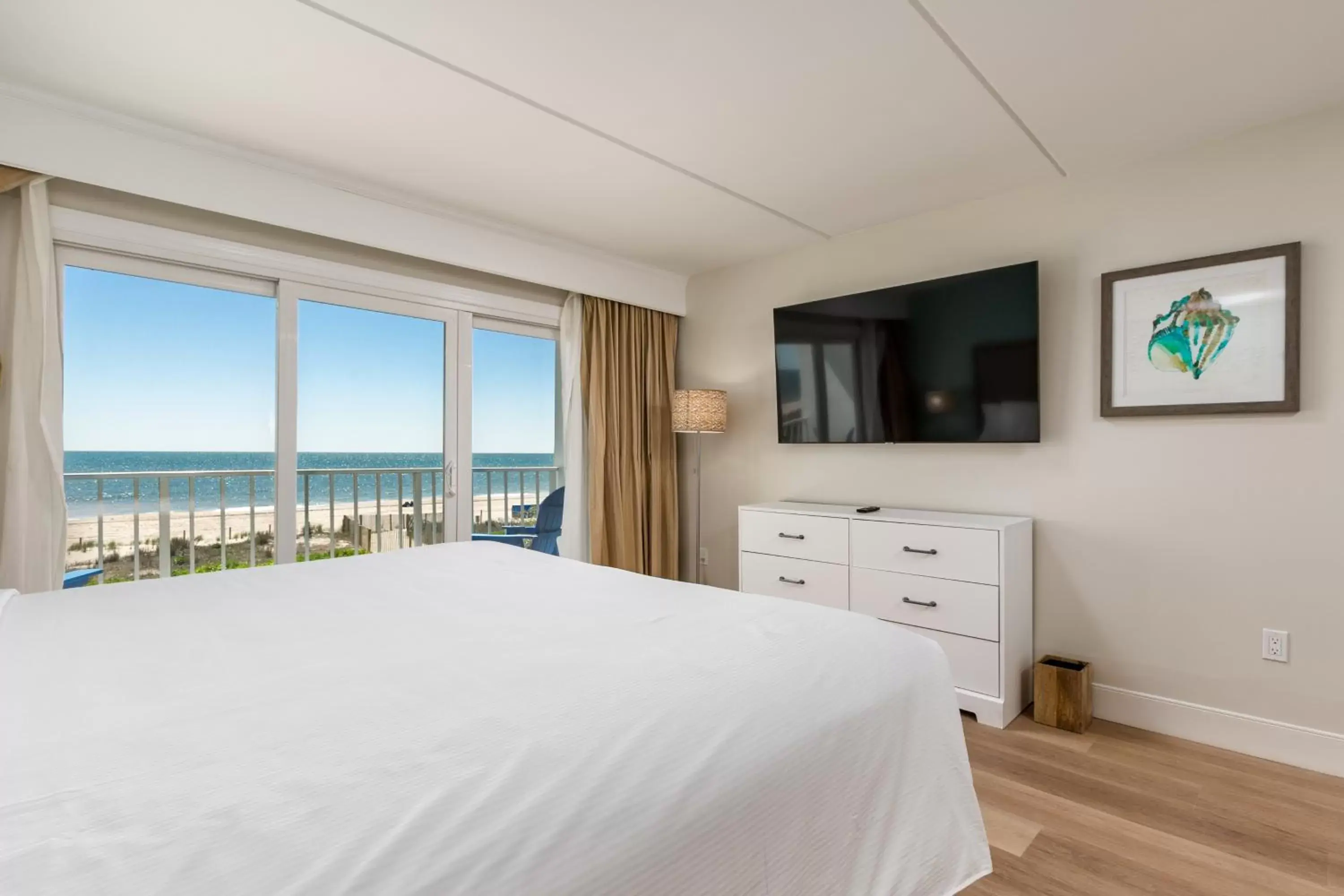 Balcony/Terrace, Bed in Princess Royale Oceanfront Resort Balcony/Terrace, Bed in Princess Royale Oceanfront Resort