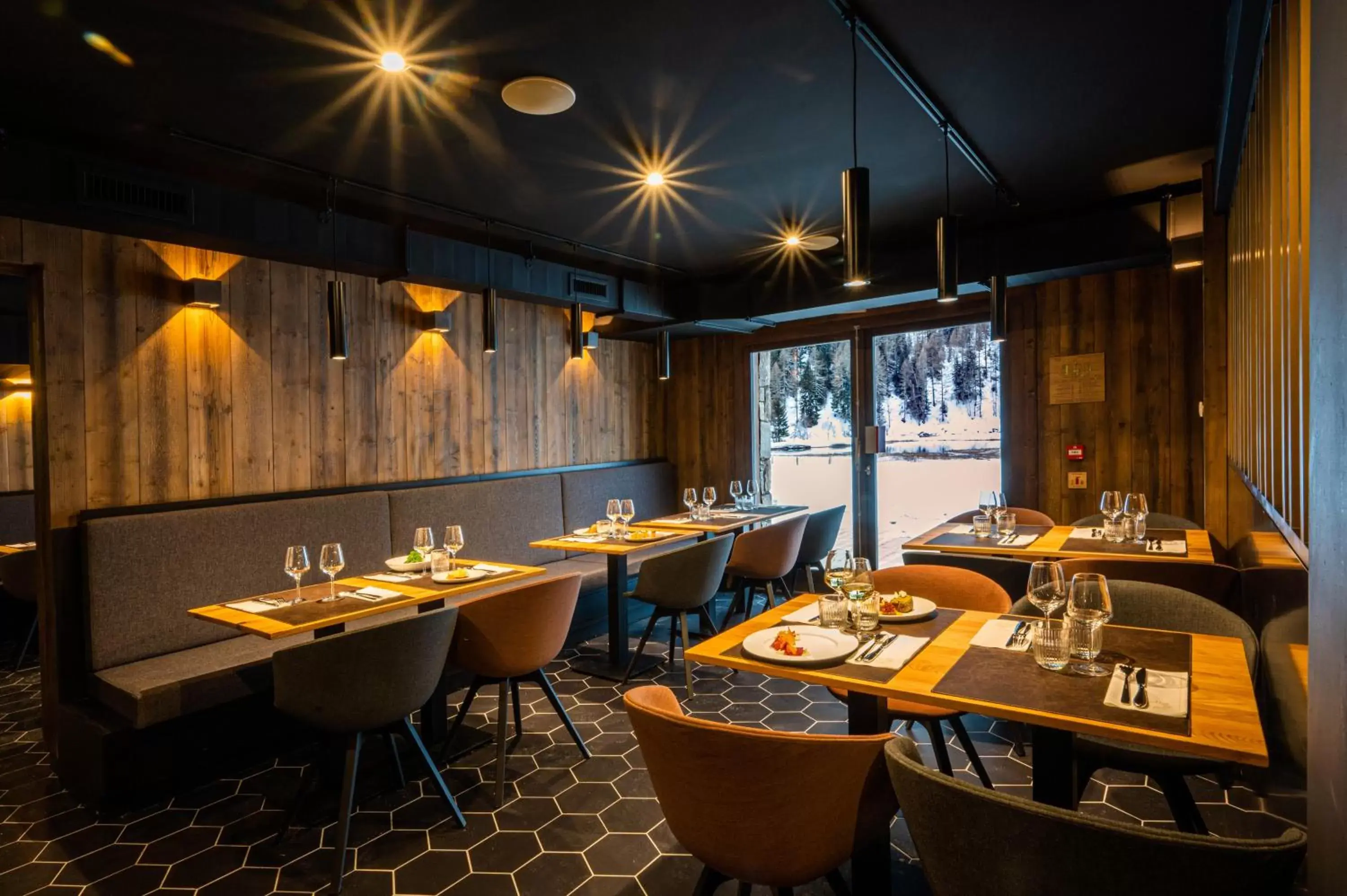 Restaurant/Places to Eat in Tetras Lodge by Les Etincelles