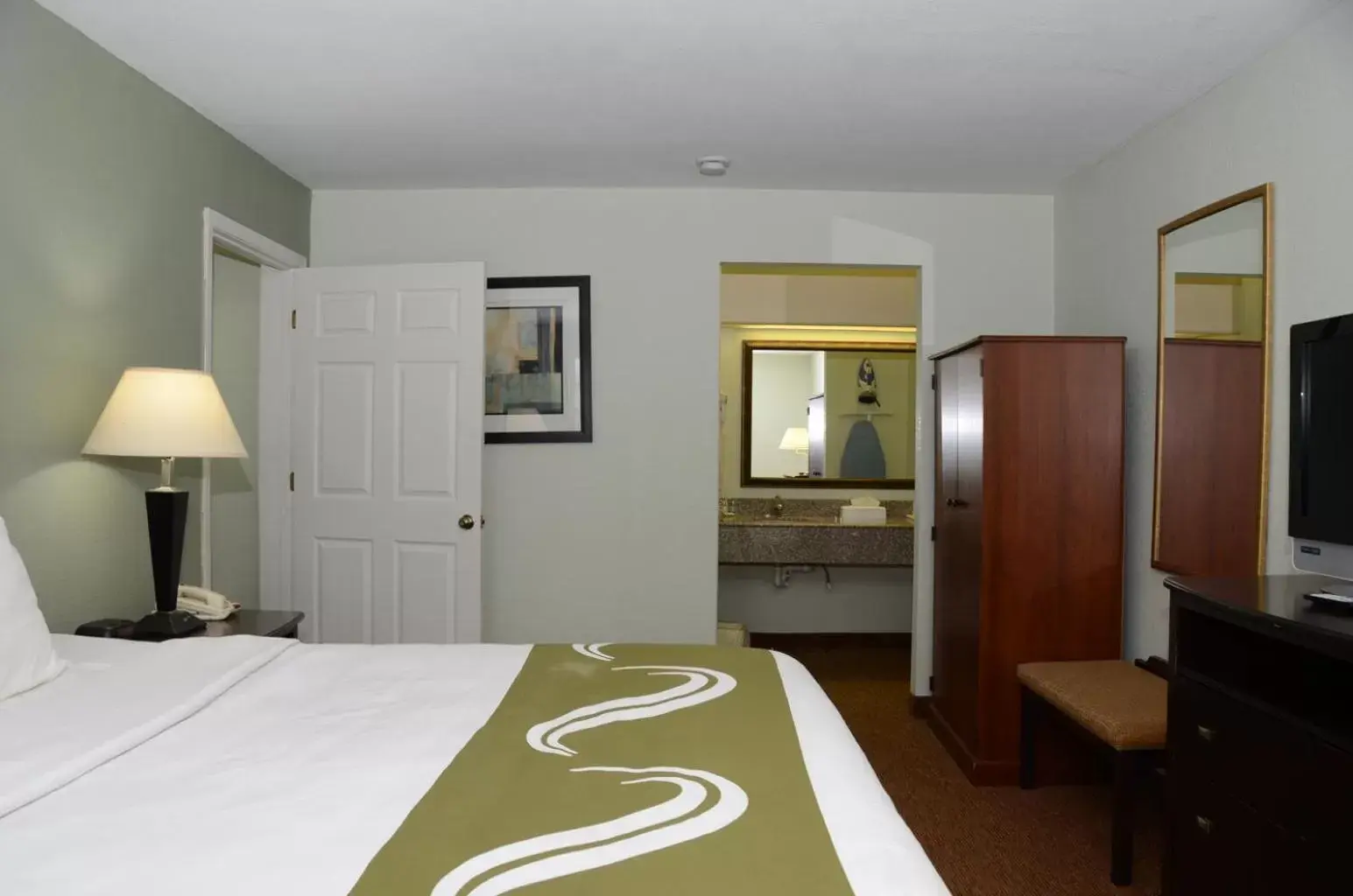 Bed in Quality Inn & Suites