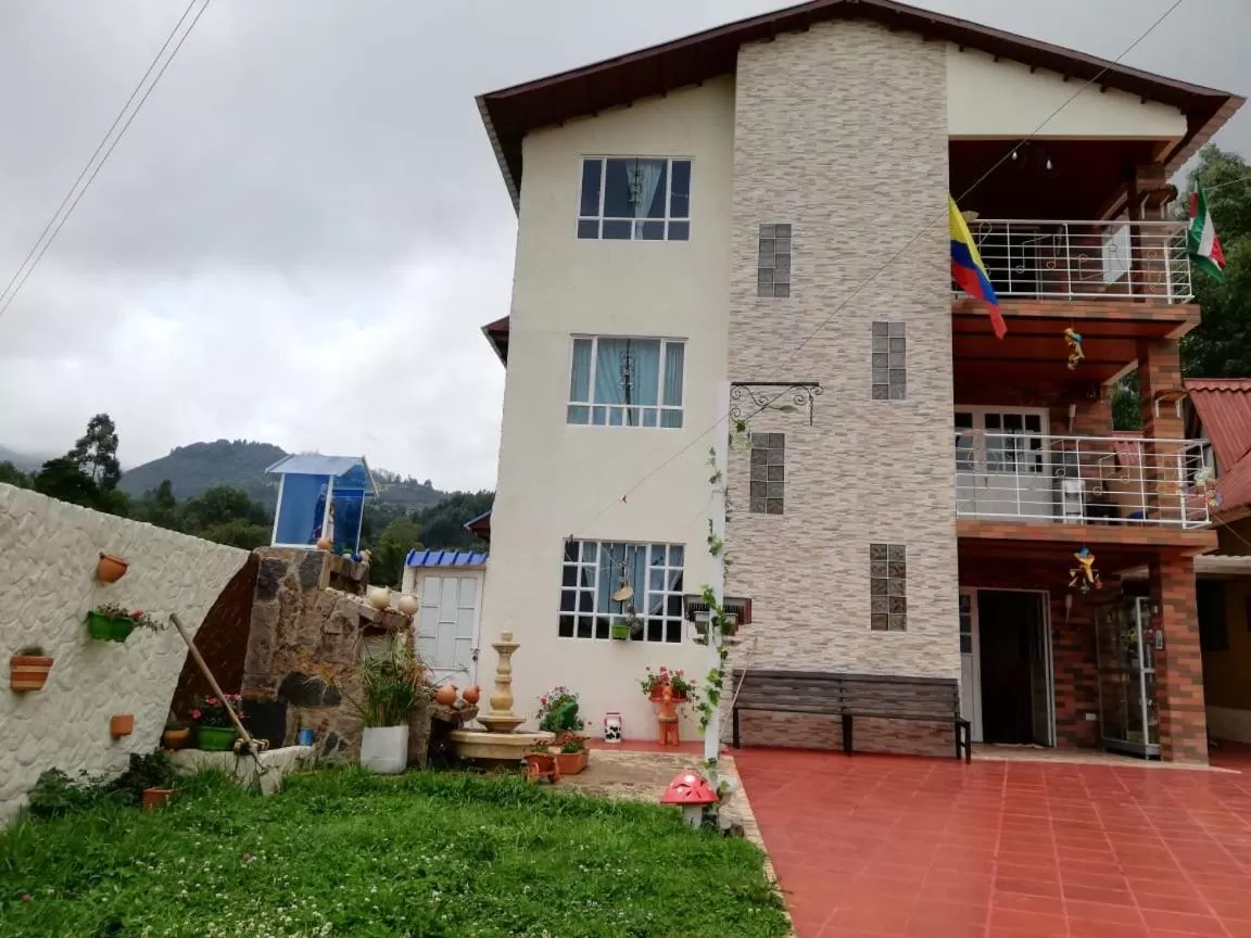 Portal de la Cascada - Mongui