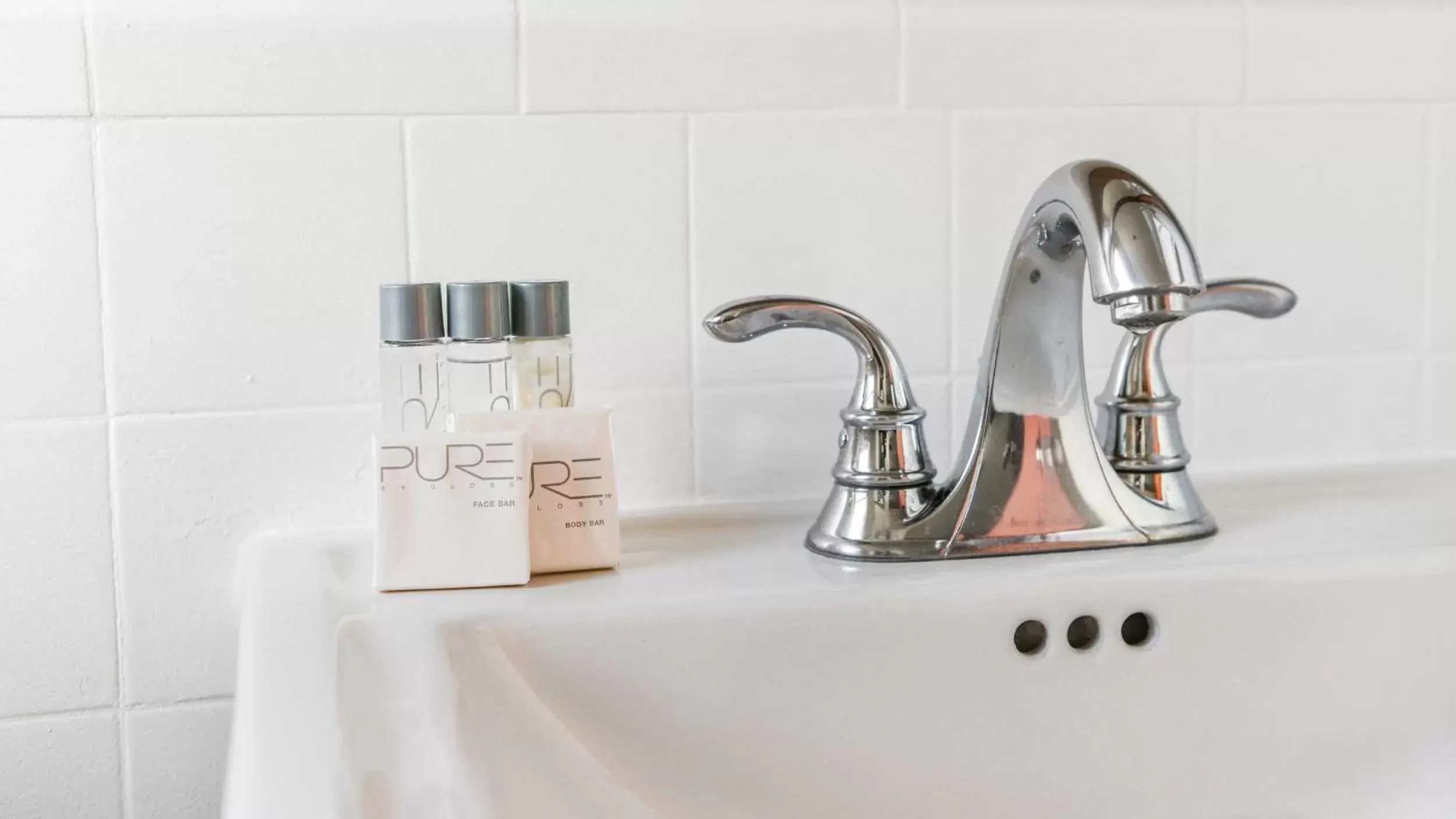 Bathroom in The Skylark, a Palm Springs Hotel