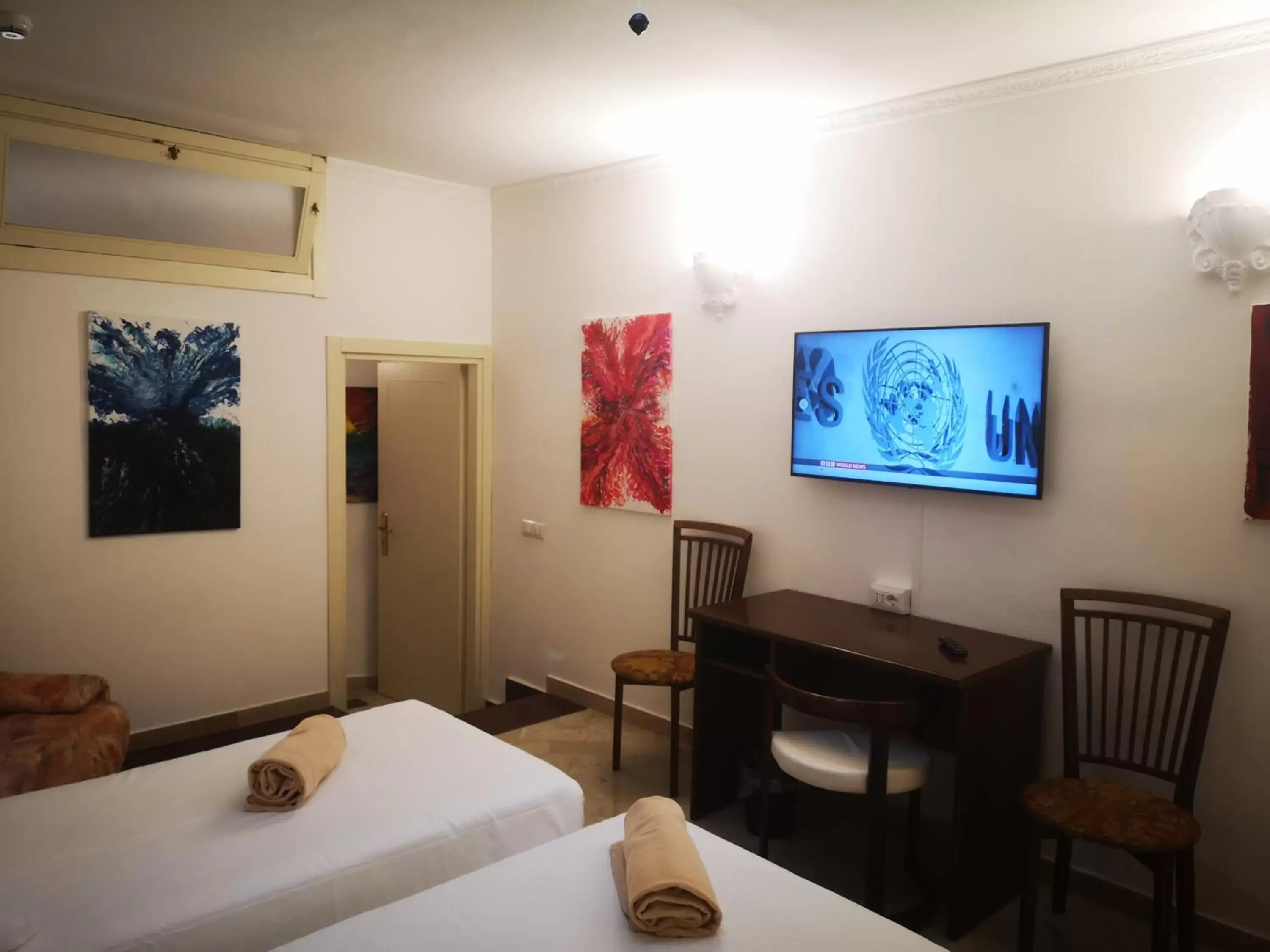 Bedroom, TV/Entertainment Center in Hotel Cristina