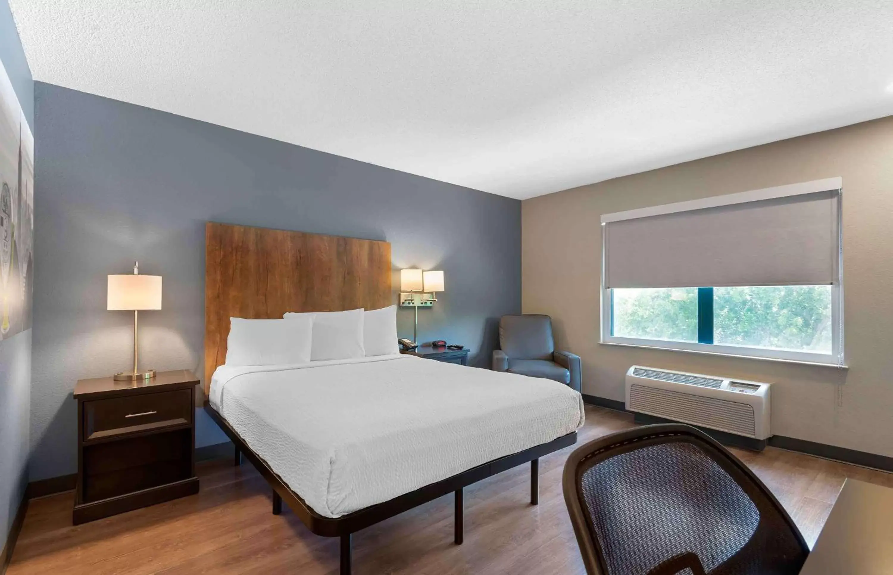 Bedroom, Bed in Extended Stay America Suites - Charlotte - Pineville - Park Rd