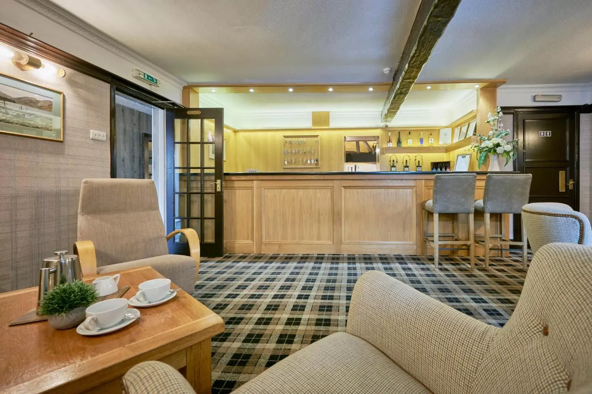 Lounge or bar, Lobby/Reception in The Old Ginn House Inn