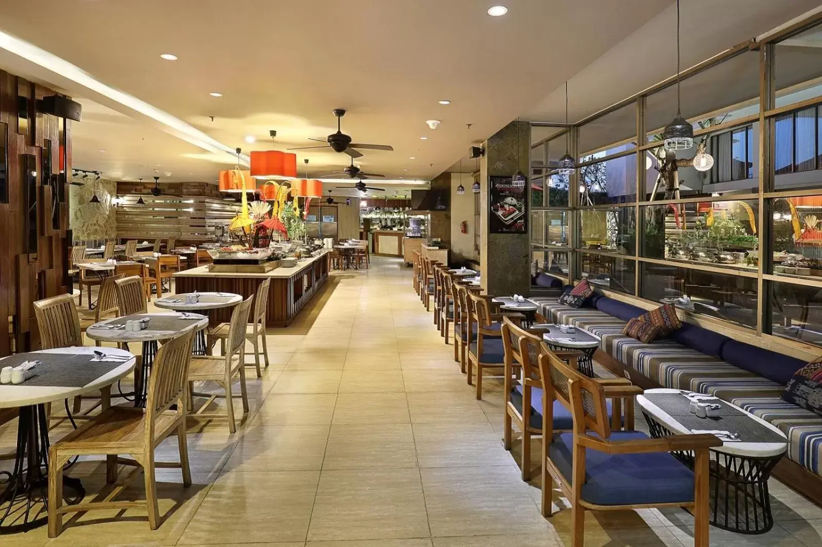 Restaurant/Places to Eat in Harper Kuta Hotel by ASTON