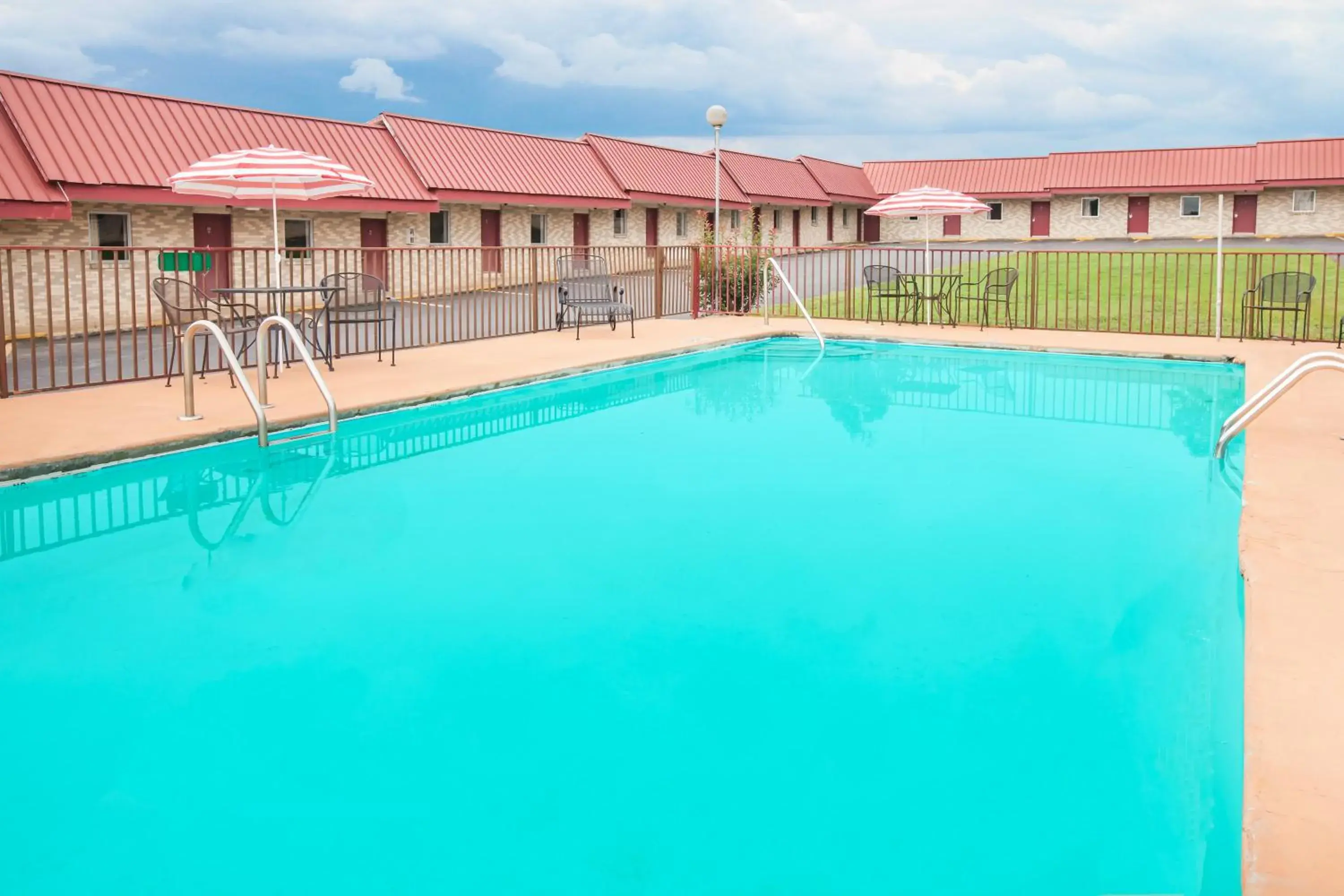 Swimming Pool in Days Inn by Wyndham Mountain View