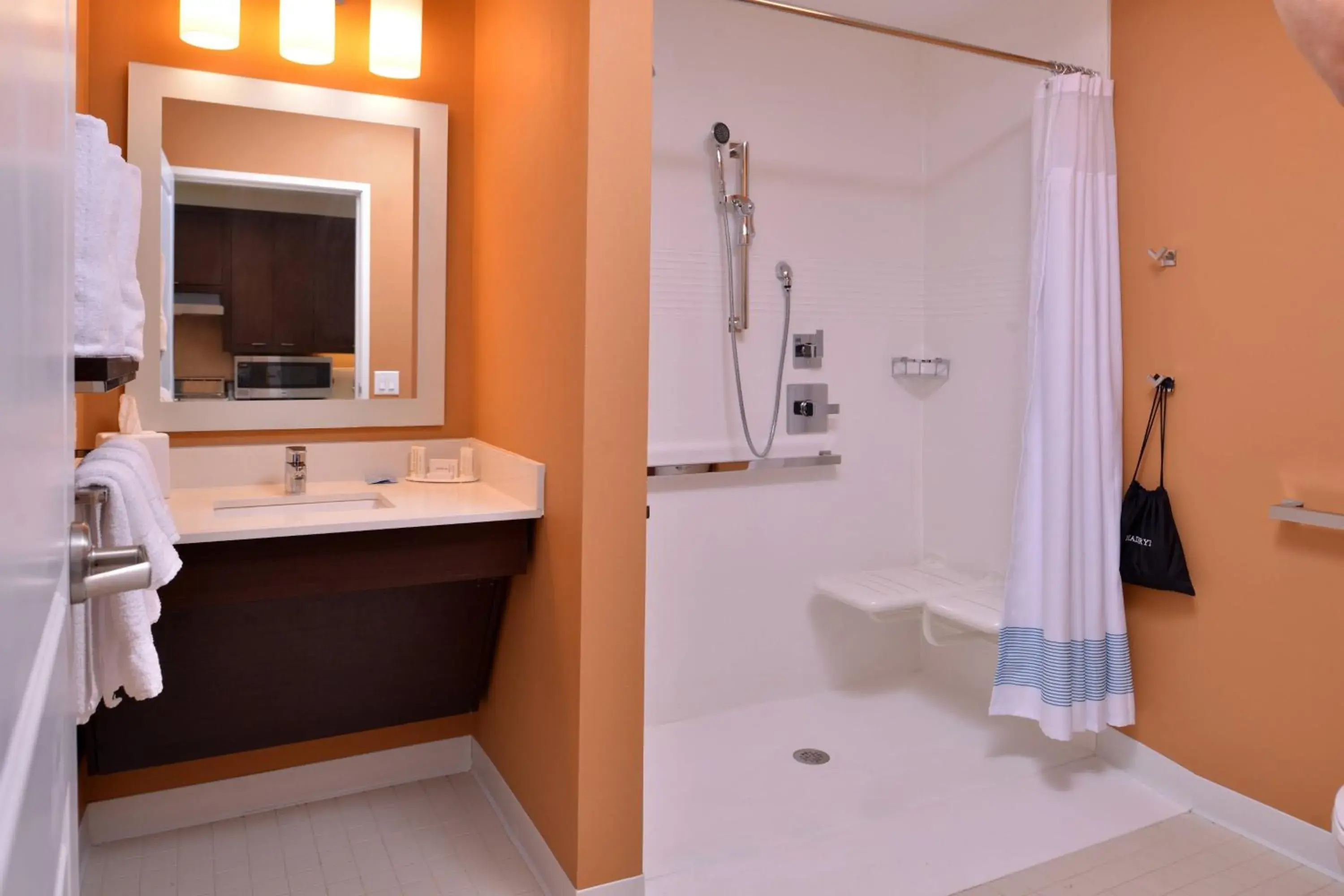 Bathroom in TownePlace Suites by Marriott St. Louis Chesterfield