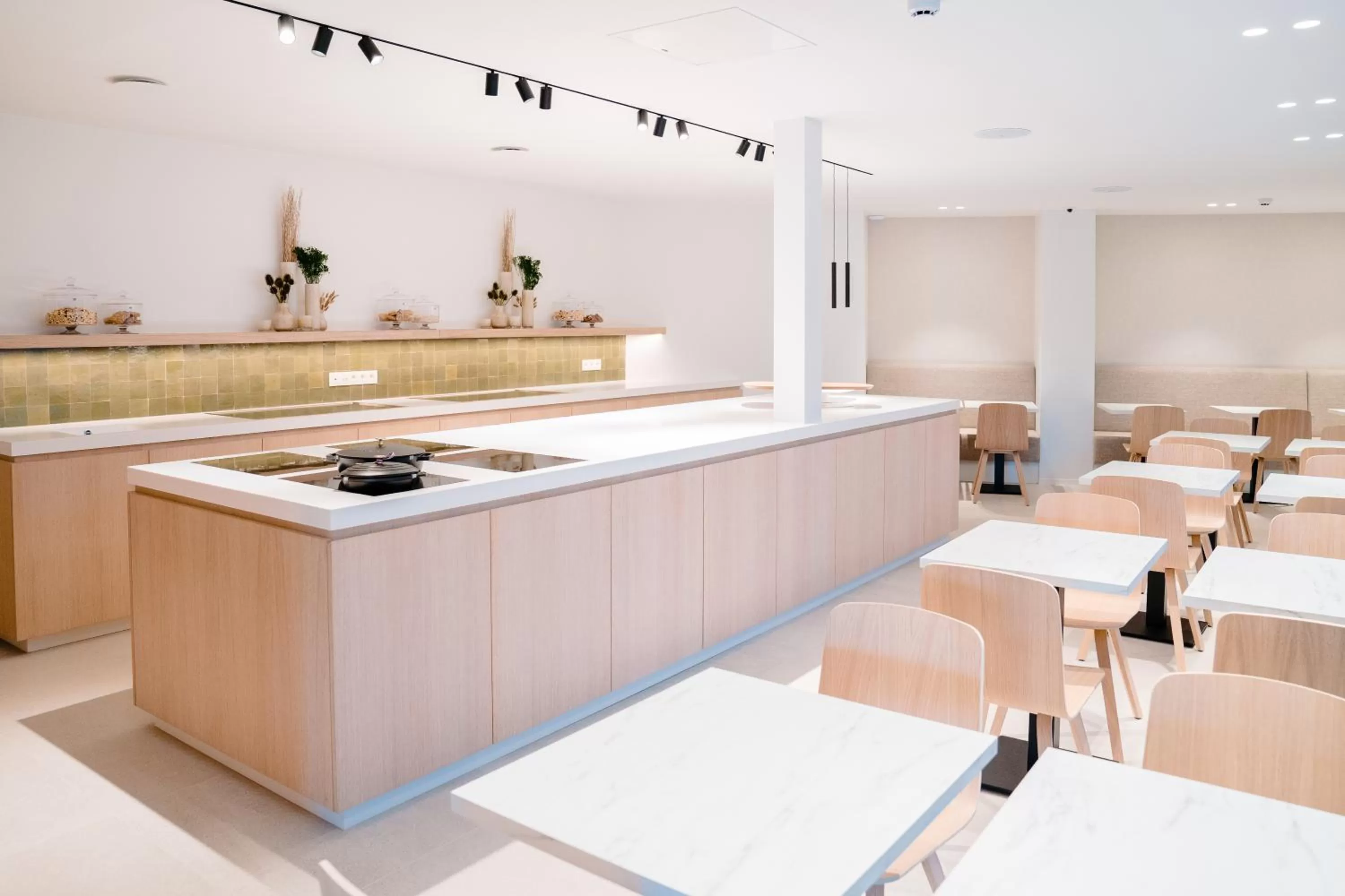 Restaurant/places to eat in Hotel du Bassin