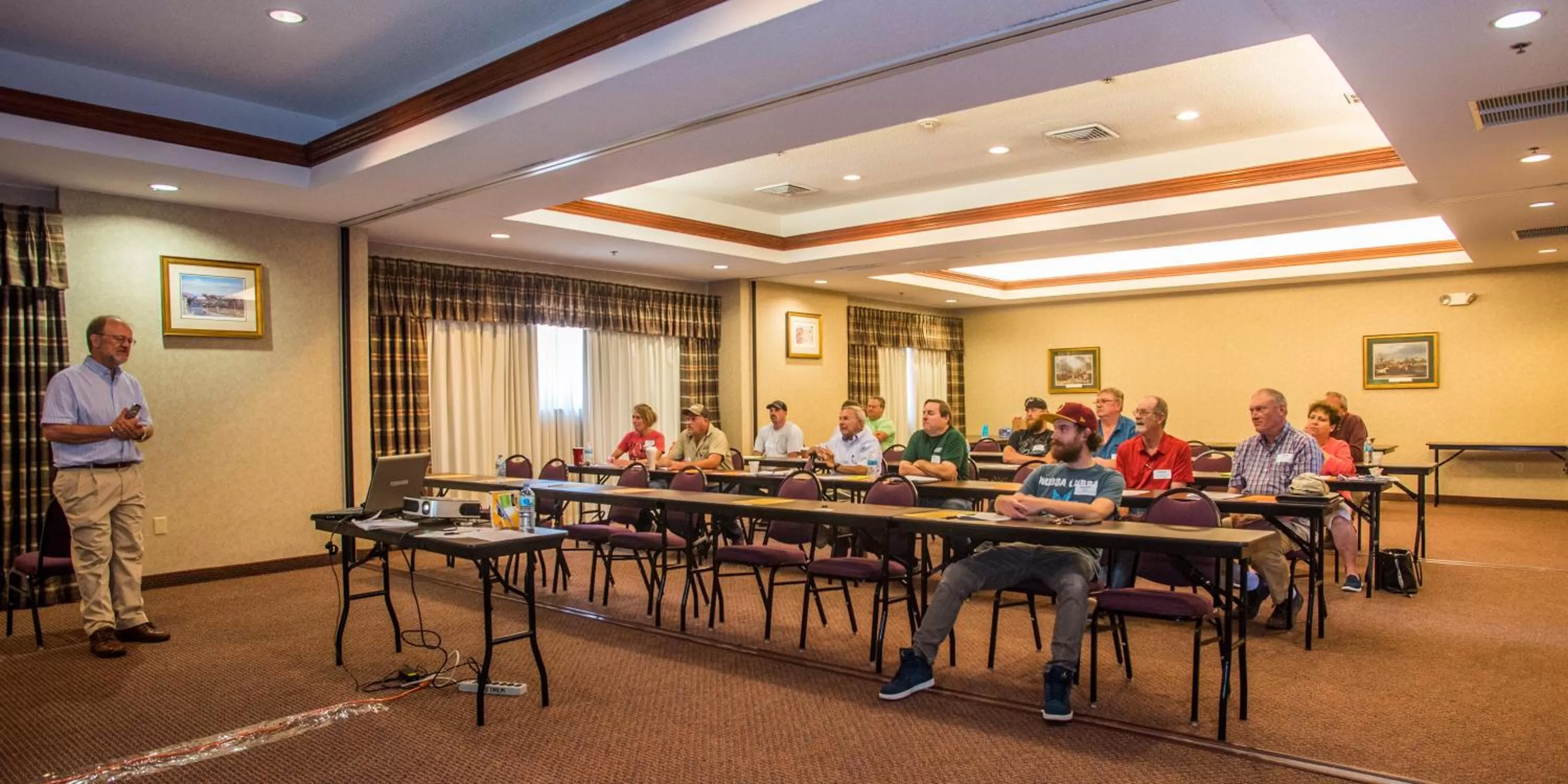 Meeting/conference room in Round Hill Inn