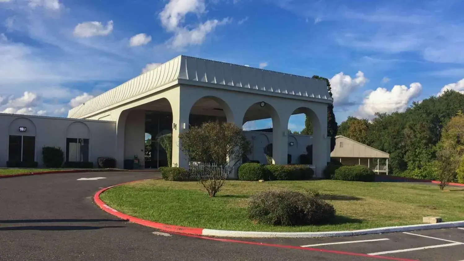 Facade/entrance, Property Building in Studio 6 Longview, TX