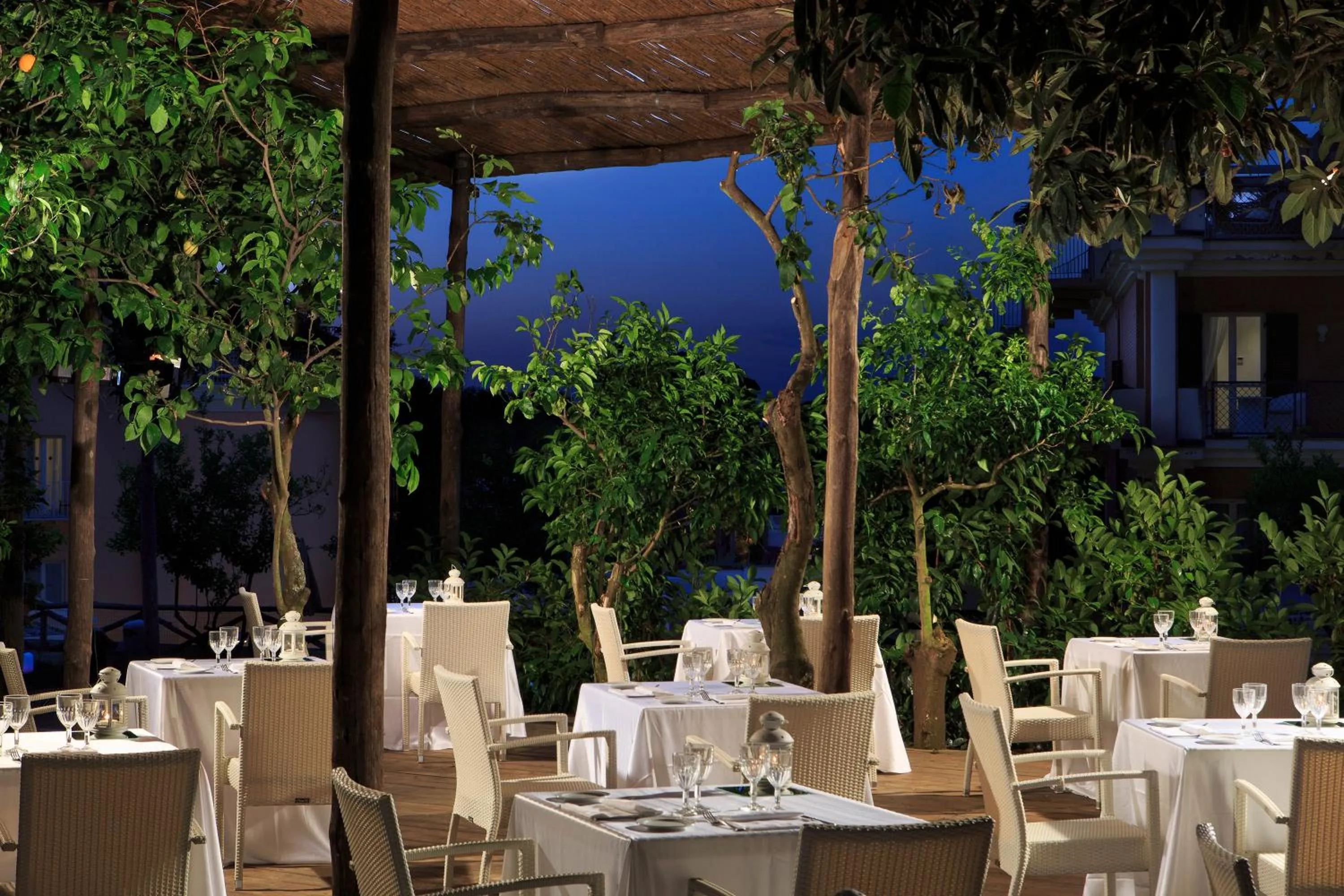 Restaurant/places to eat in Atlantic Palace Hotel