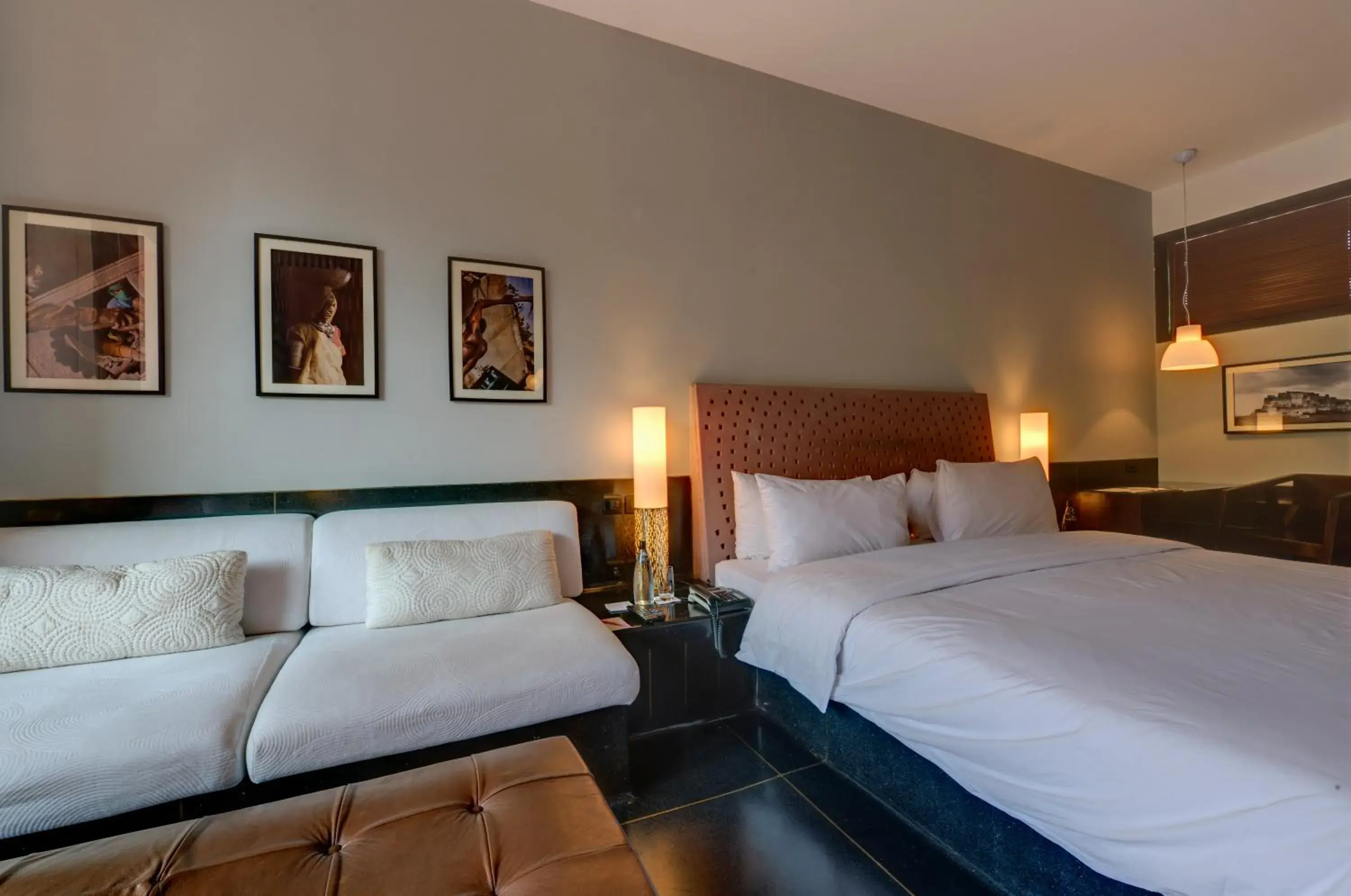 Bedroom, Bed in Hotel Raas