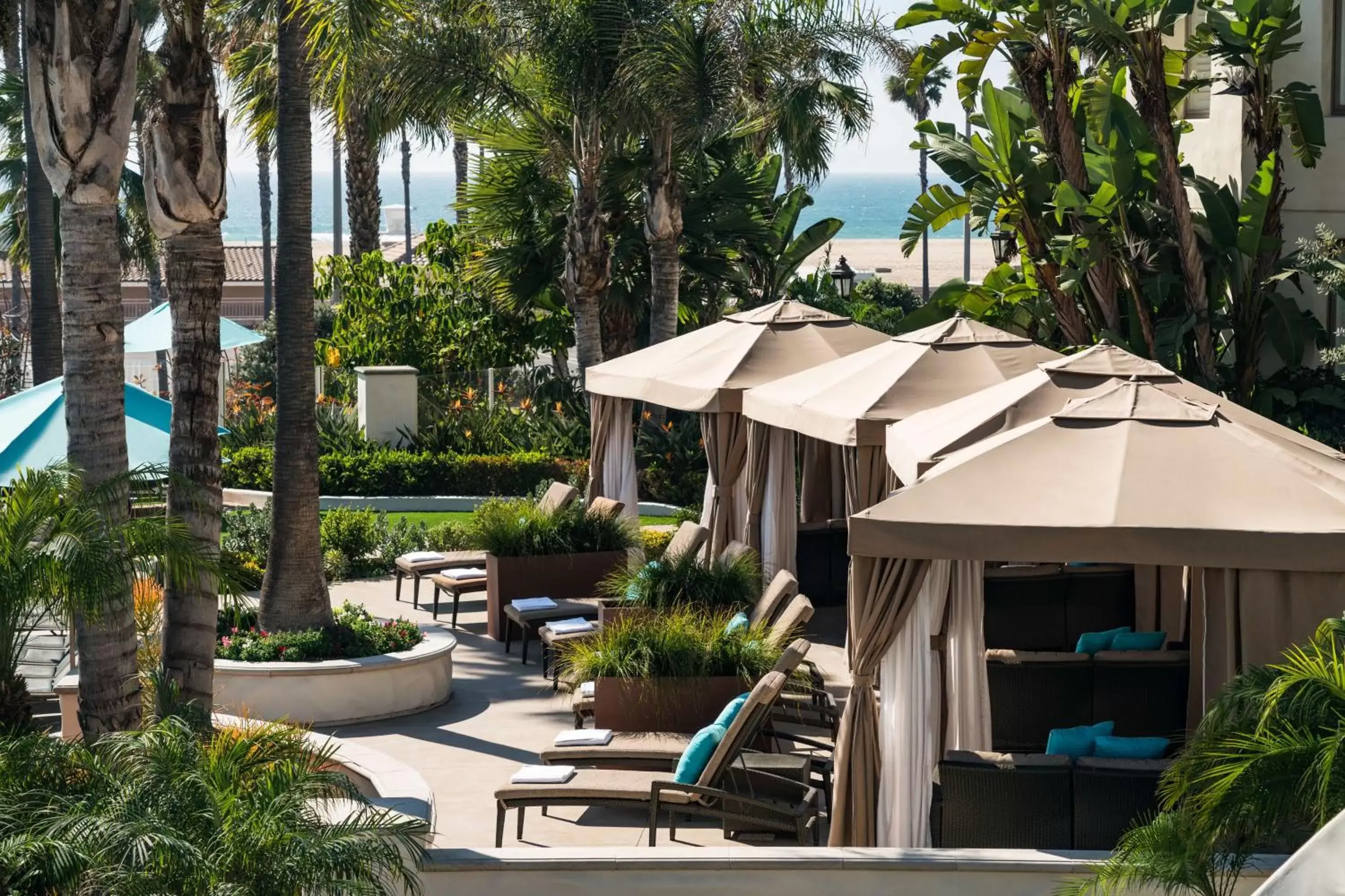 Swimming pool in Hyatt Regency Huntington Beach Resort and Spa