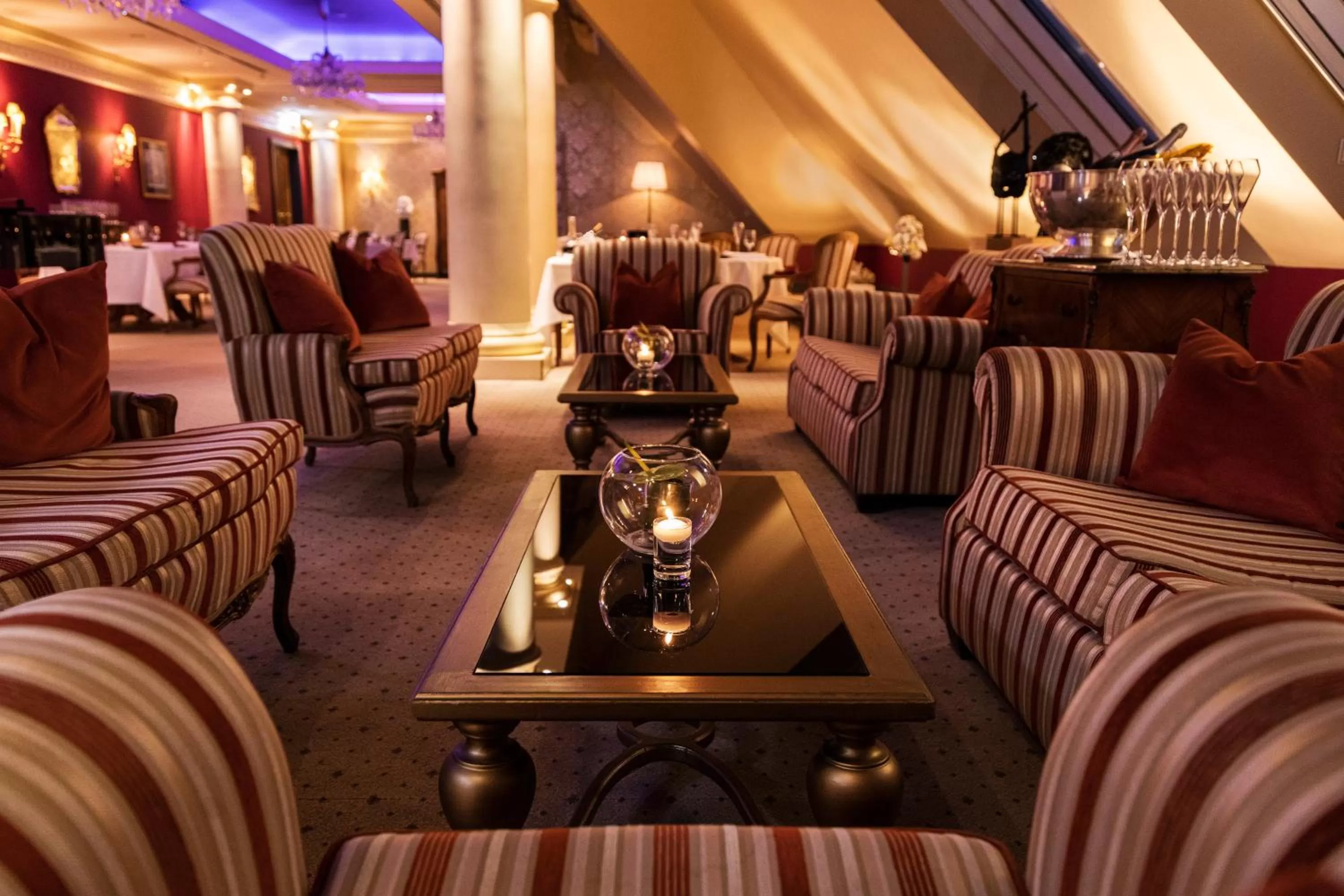 Restaurant/places to eat in Grand Hotel Wien