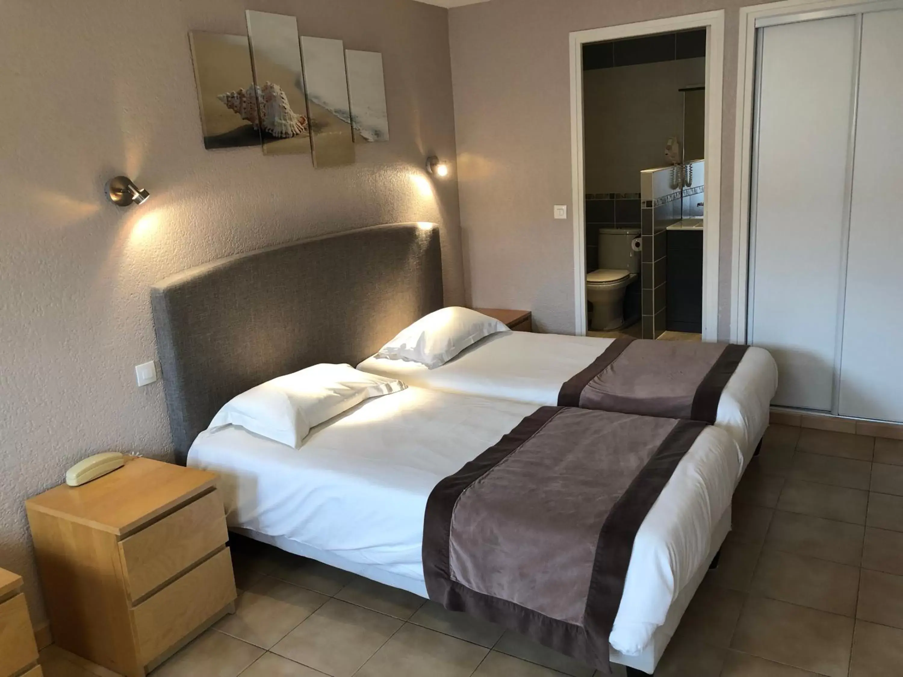 Twin Room with Shared Terrace in Logis Hotel Restaurant le Mirador Twin Room with Shared Terrace in Logis Hotel Restaurant le Mirador