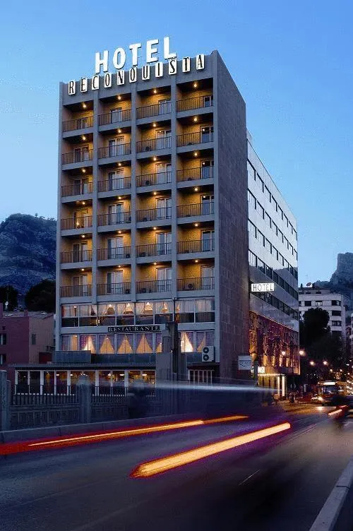 Facade/entrance in Hotel Reconquista