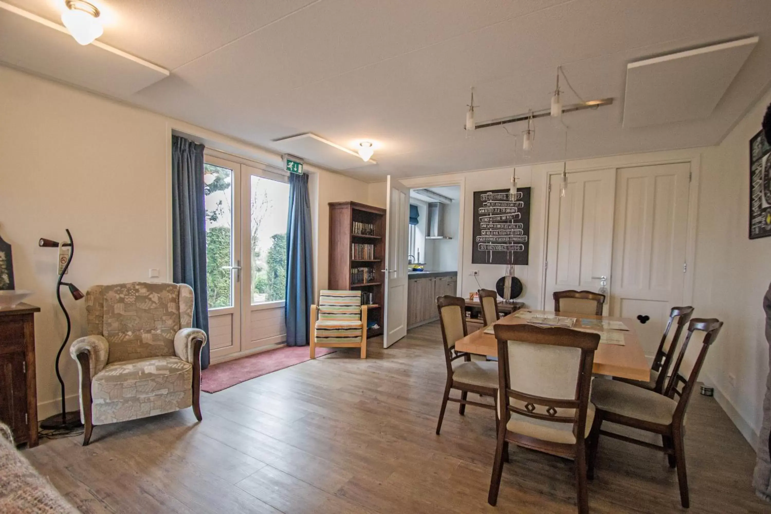 Living room, Dining Area in B&B “Te Warskip bij BlokVis”