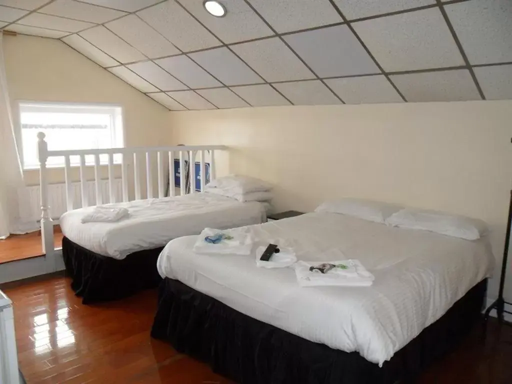Deluxe Triple Room in The waterfront hotel