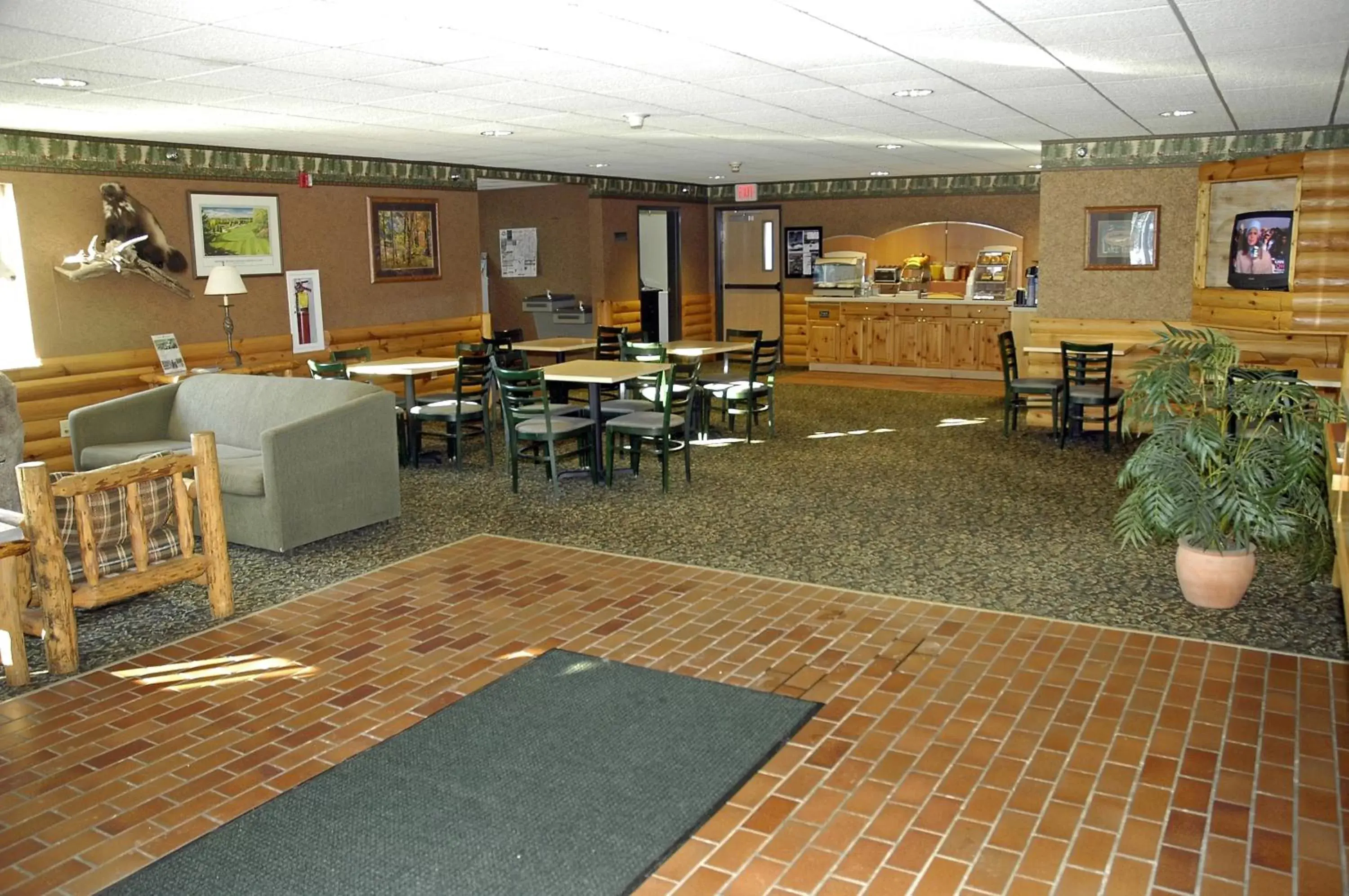 Lobby or reception, Restaurant/Places to Eat in Pellston Lodge Lobby or reception, Restaurant/Places to Eat in Pellston Lodge