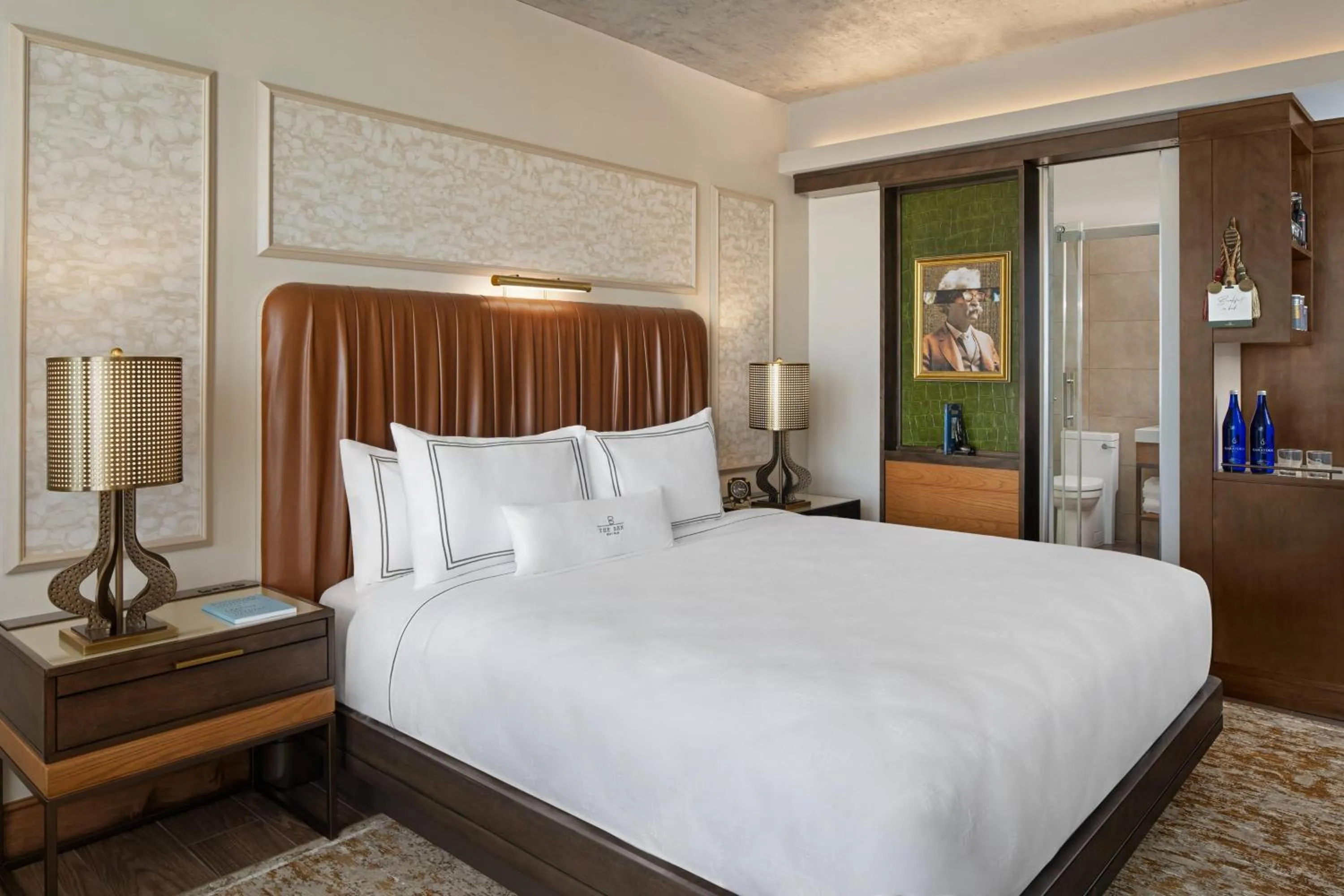 Photo of the whole room, Bed in The Ben, Autograph Collection