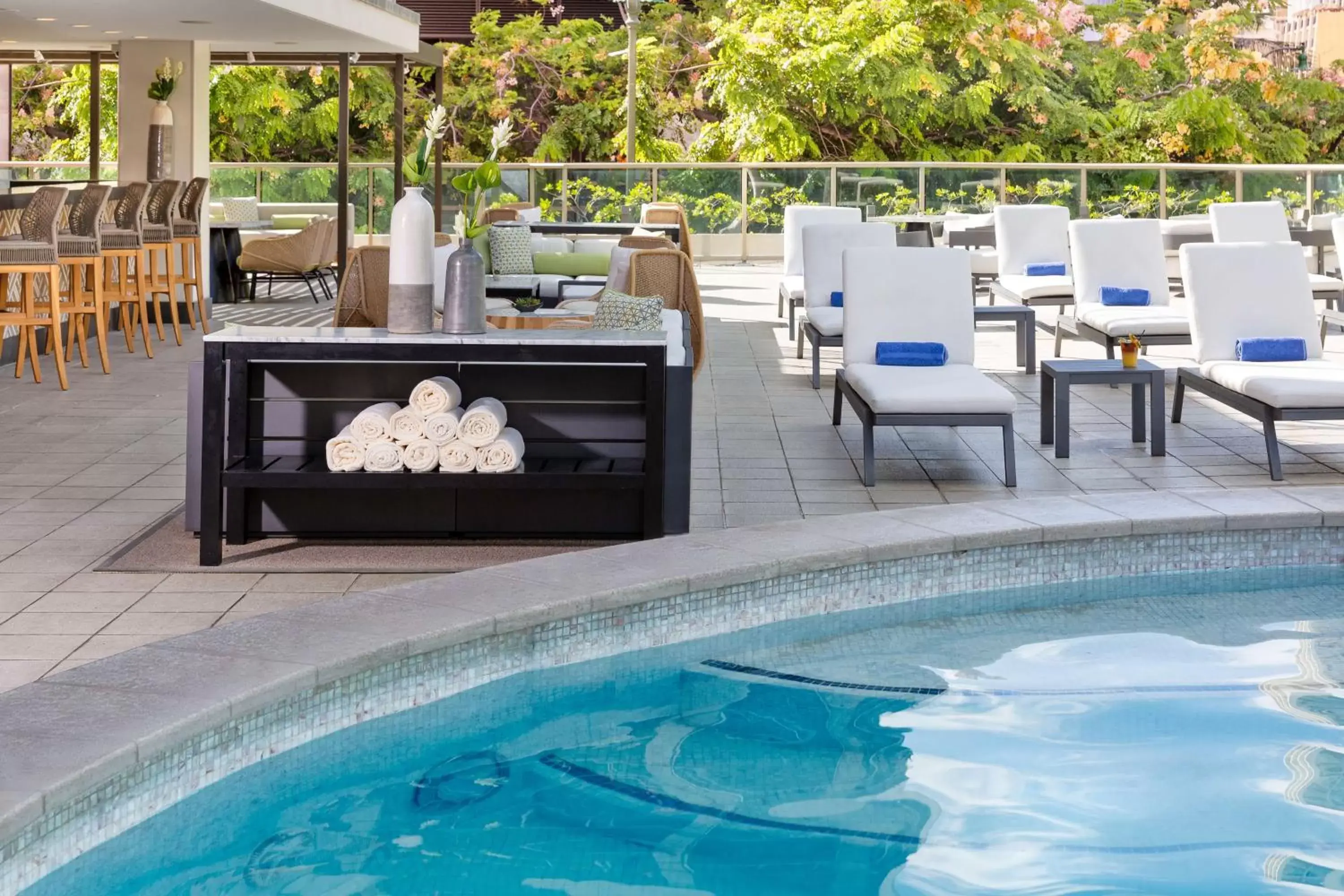 Pool view, Swimming Pool in Hilton Garden Inn Waikiki Beach